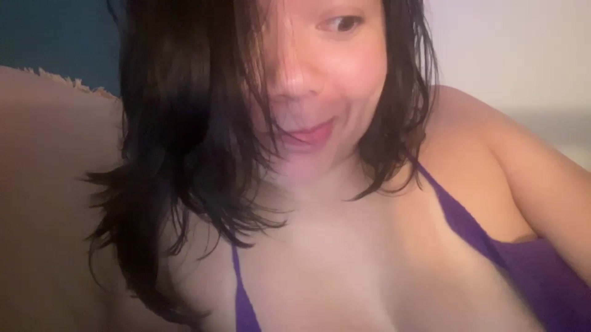 Gallery image thumbnail from imava's myfreecams stream on, 05/03/2024, 10:49 image 10 of 20