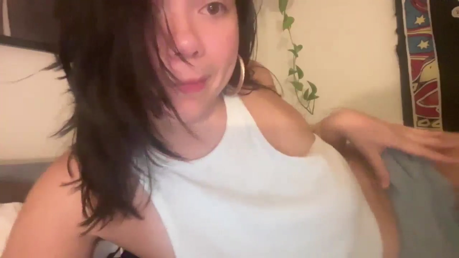 Gallery image thumbnail from imava's myfreecams stream on, 05/04/2024, 07:48 image 16 of 20