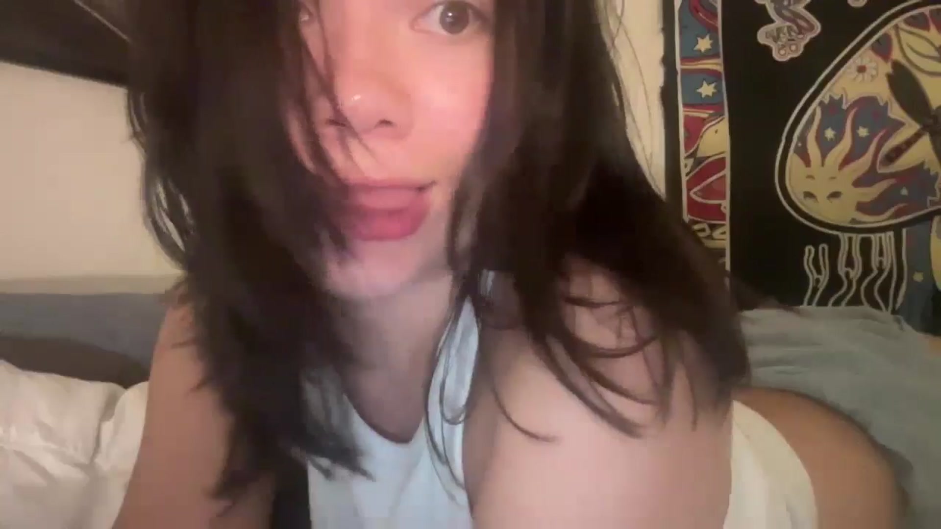 Gallery image thumbnail from imava's myfreecams stream on, 05/04/2024, 07:48 image 17 of 20
