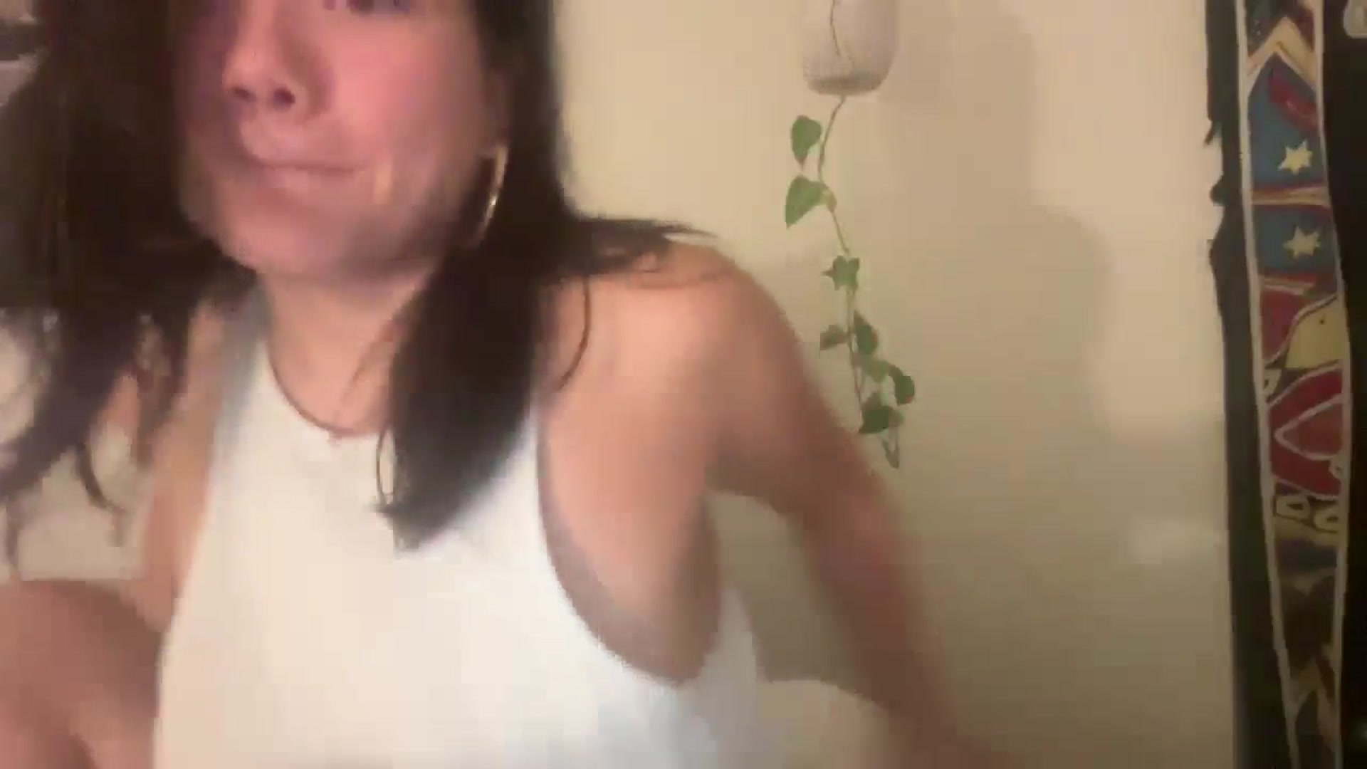 Gallery image thumbnail from imava's myfreecams stream on, 05/04/2024, 07:48 image 11 of 20