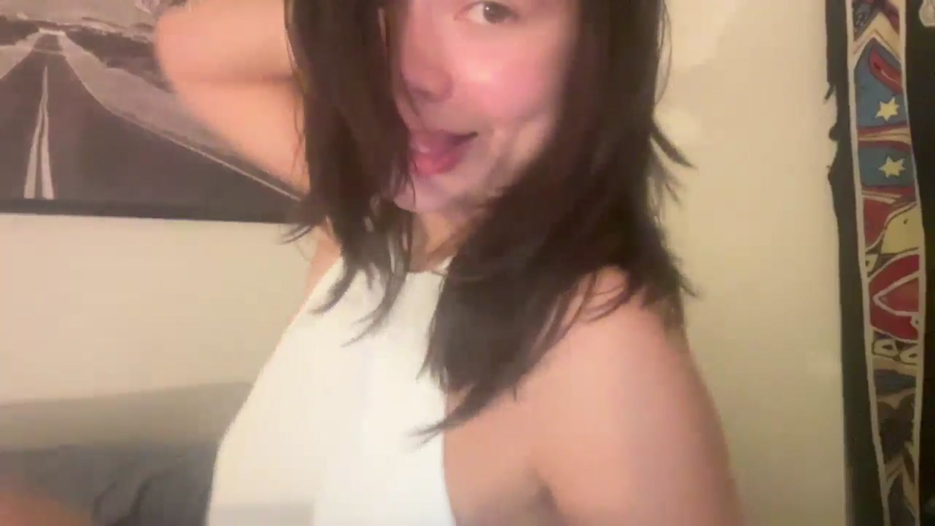 Gallery image thumbnail from imava's myfreecams stream on, 05/04/2024, 07:48 image 9 of 20