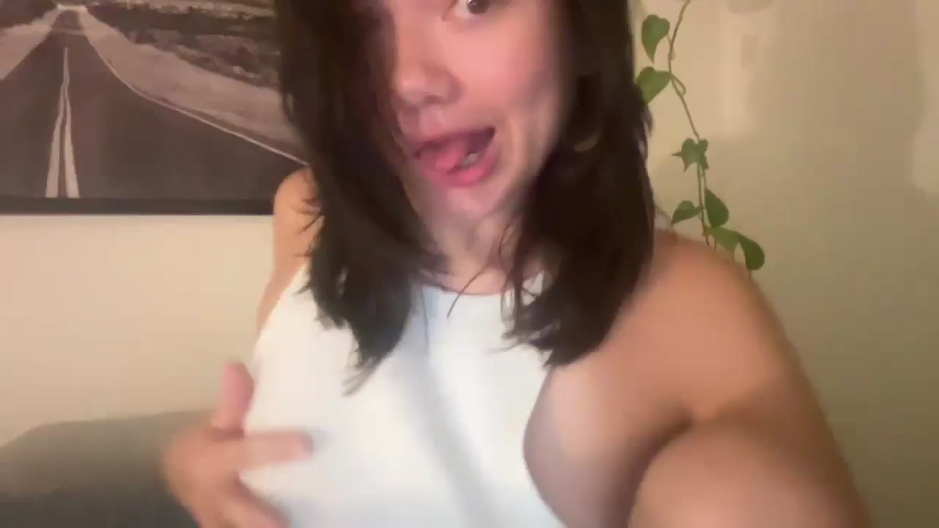 Gallery image thumbnail from imava's myfreecams stream on, 05/04/2024, 08:09 image 9 of 20
