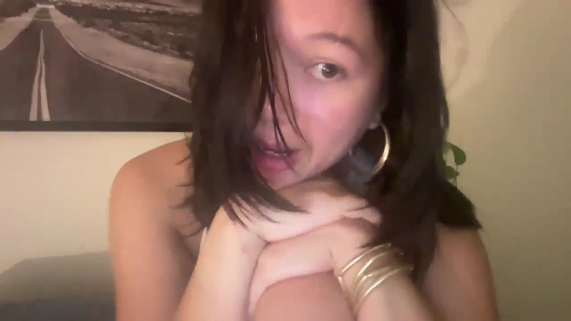 Gallery image thumbnail from imava's myfreecams stream on, 05/04/2024, 08:09 image 11 of 20