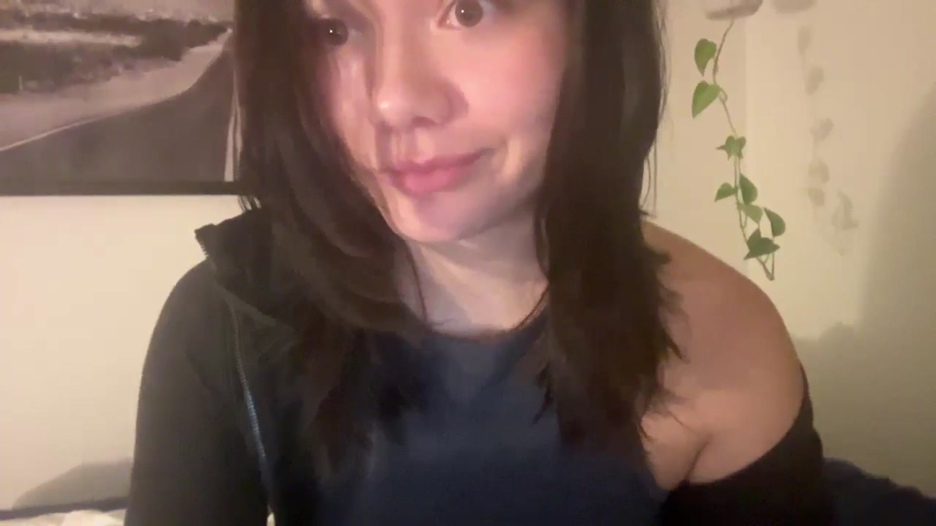 Gallery image thumbnail from imava's myfreecams stream on, 05/05/2024, 09:20 image 5 of 20