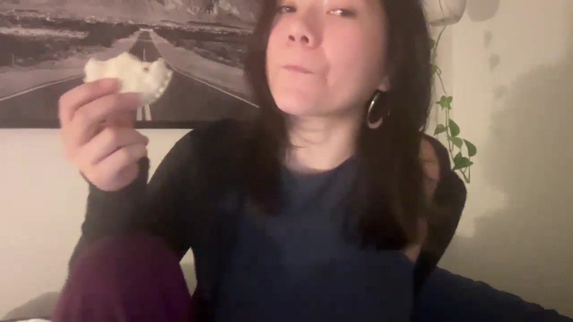 Gallery image thumbnail from imava's myfreecams stream on, 05/05/2024, 09:20 image 3 of 20