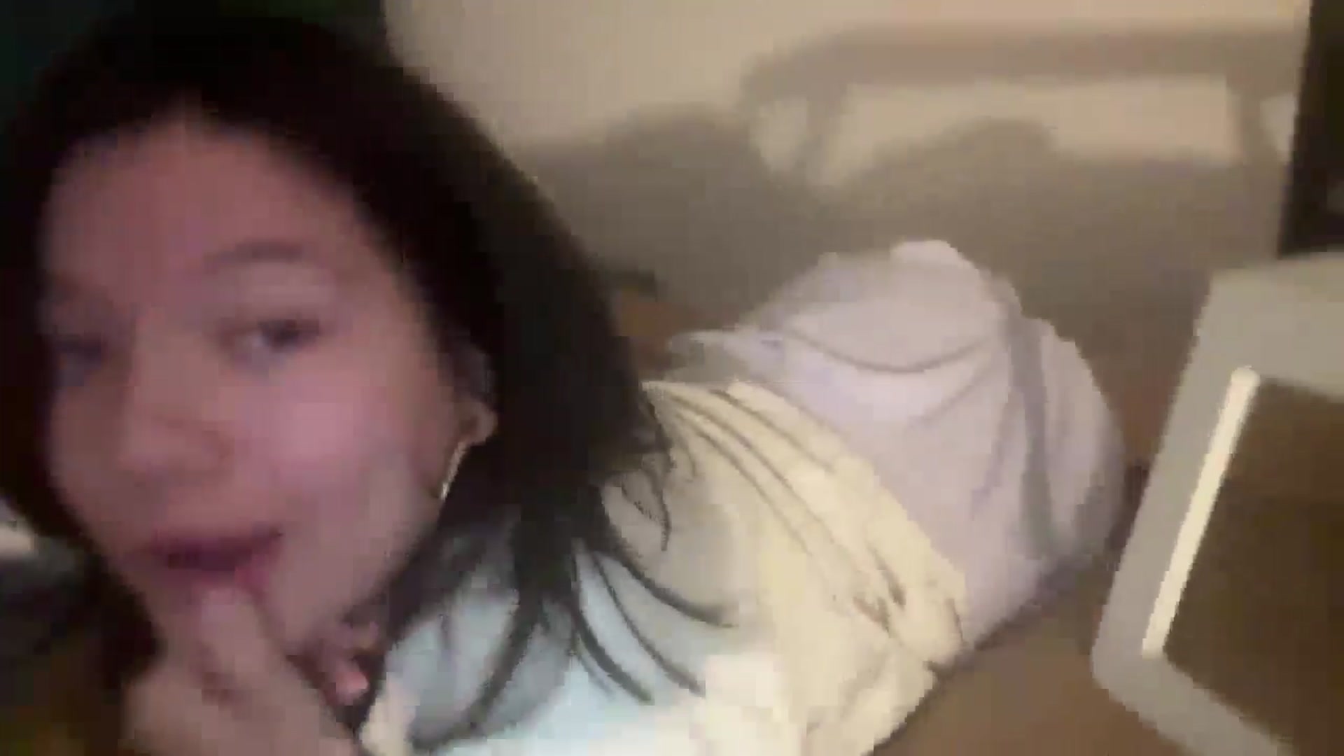 Gallery image thumbnail from imava's myfreecams stream on, 05/06/2024, 01:46 image 14 of 20
