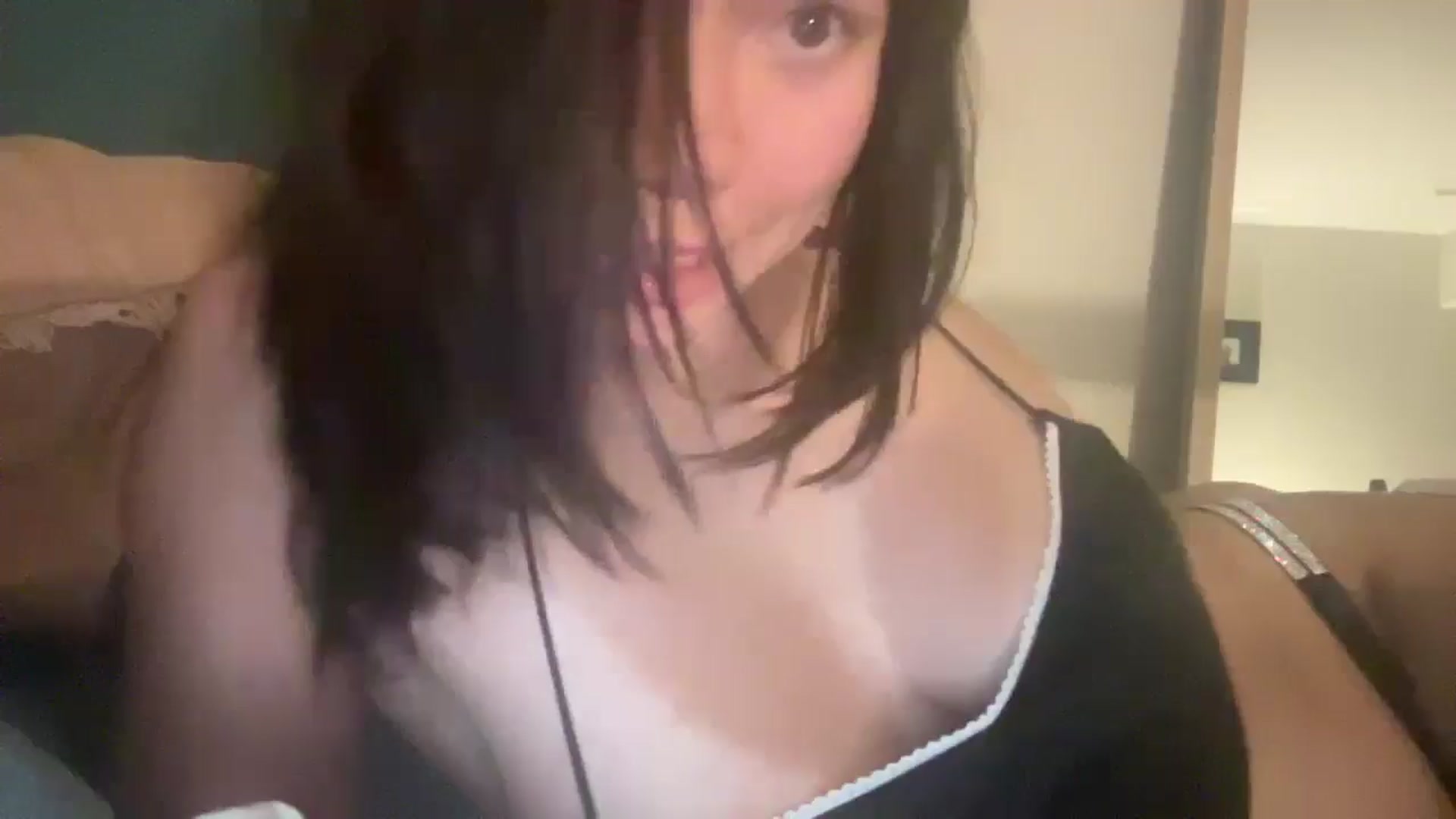 Gallery image thumbnail from imava's myfreecams stream on, 05/08/2024, 05:37 image 17 of 20