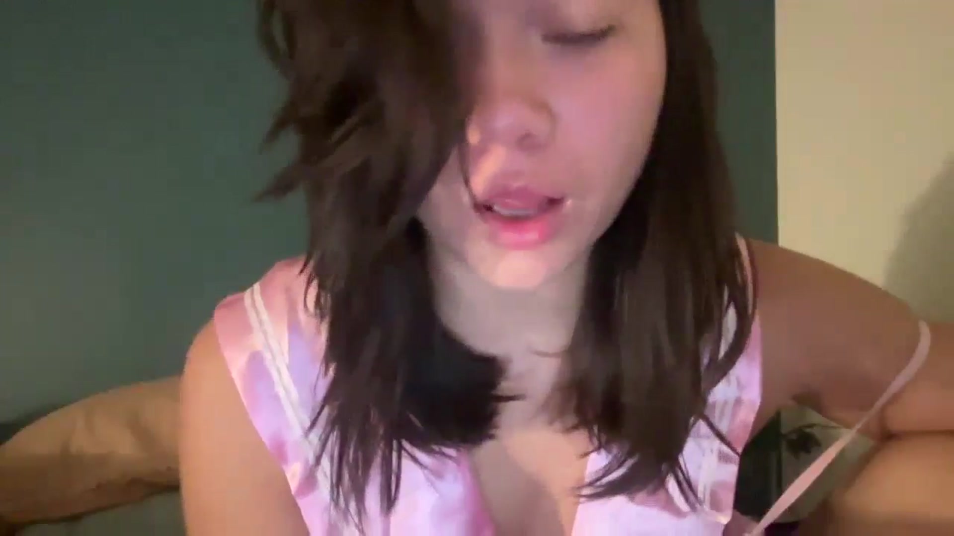 Gallery image thumbnail from imava's myfreecams stream on, 05/10/2024, 24:51 image 13 of 20