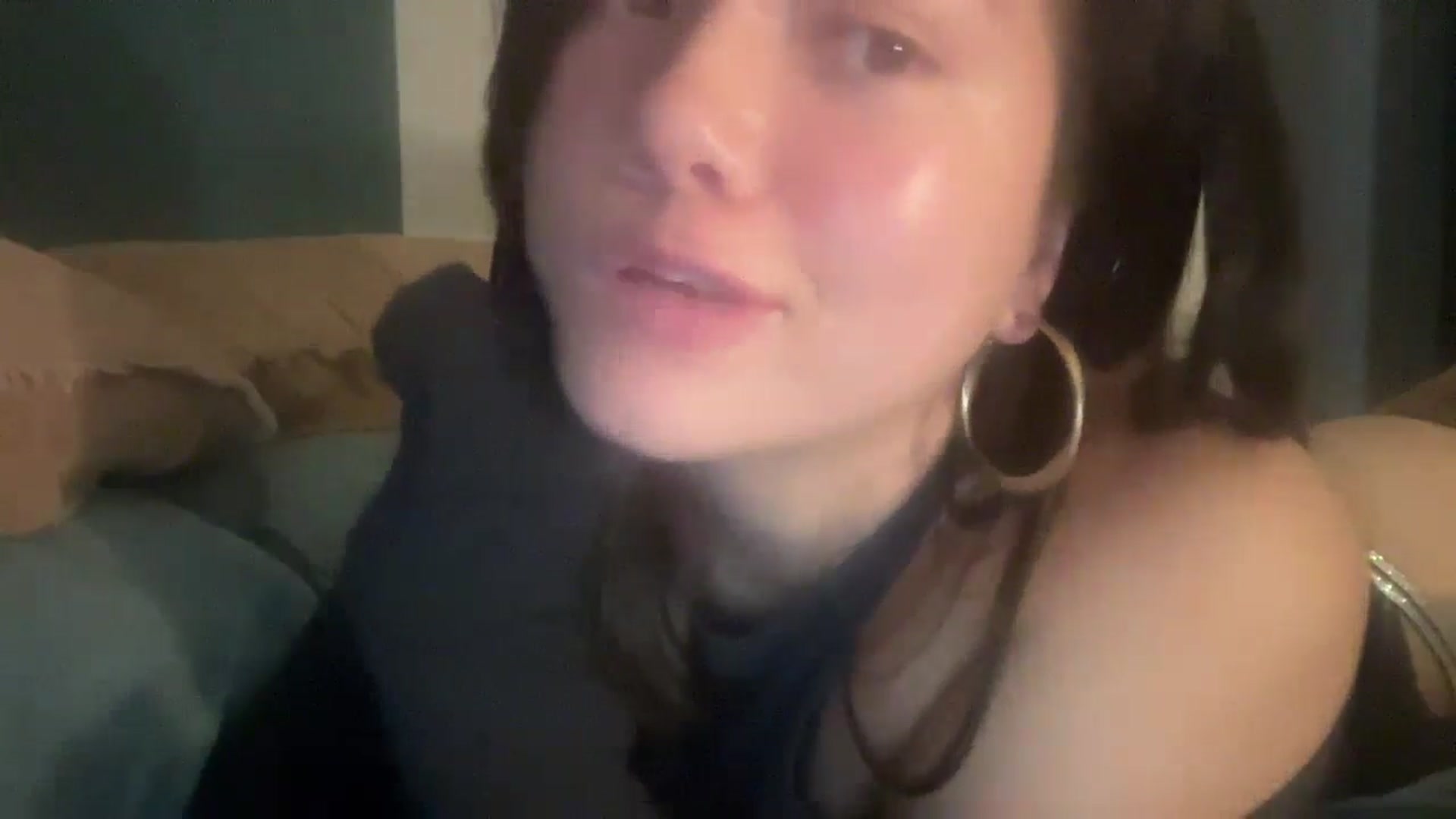 Gallery image thumbnail from imava's myfreecams stream on, 05/17/2024, 19:07 image 4 of 20