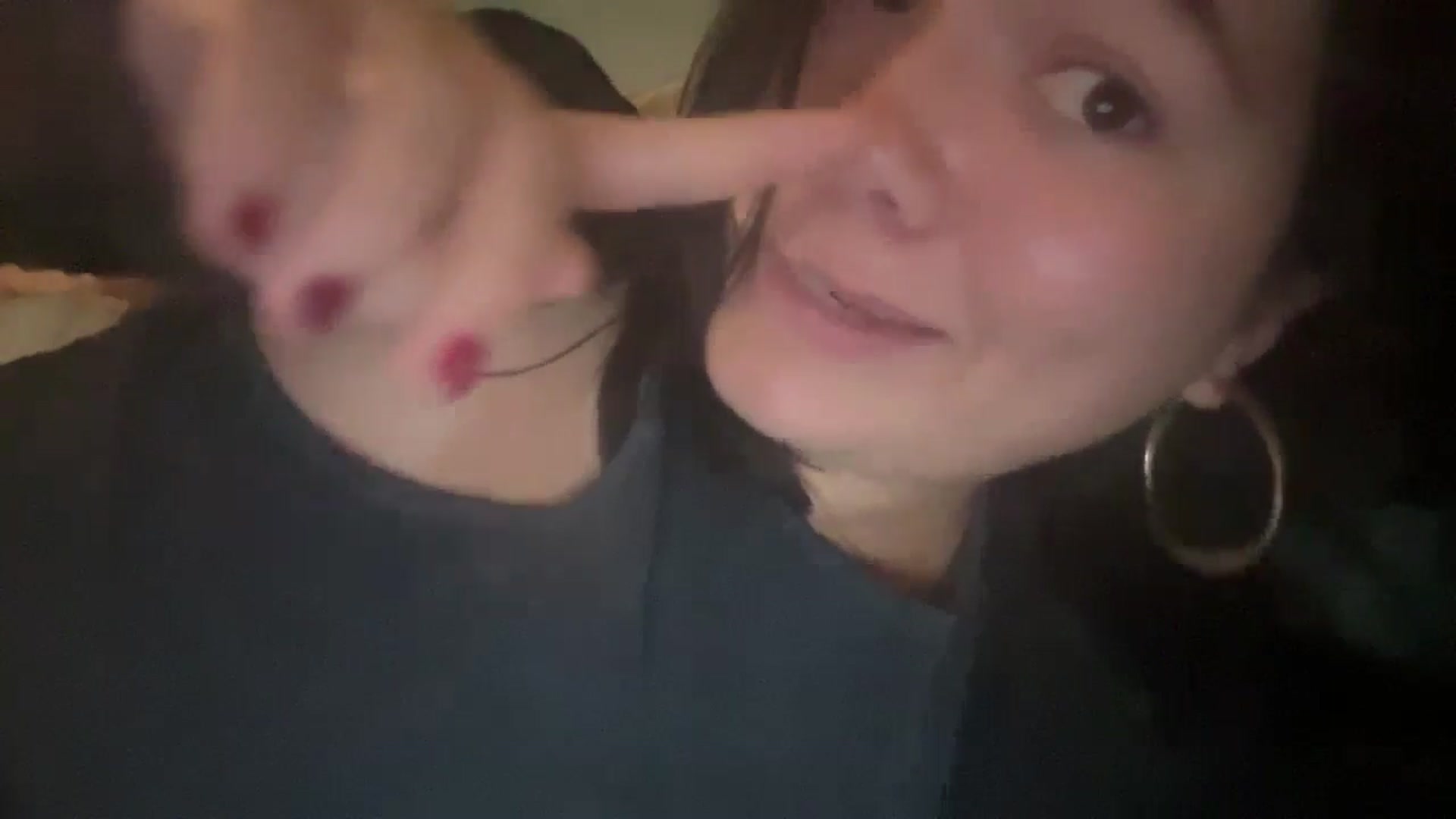 Gallery image thumbnail from imava's myfreecams stream on, 05/17/2024, 21:37 image 15 of 20