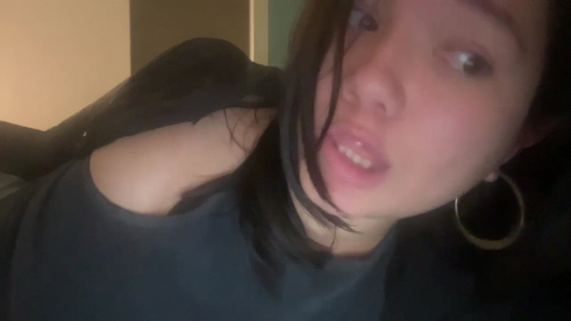 Gallery image thumbnail from imava's myfreecams stream on, 05/17/2024, 21:37 image 12 of 20