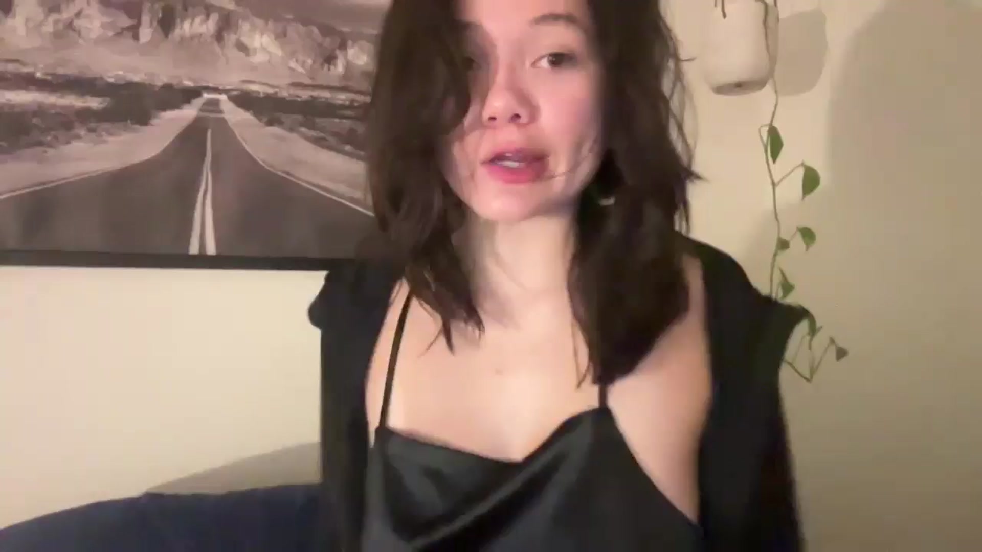 Gallery image thumbnail from imava's myfreecams stream on, 05/19/2024, 02:00 image 1 of 20
