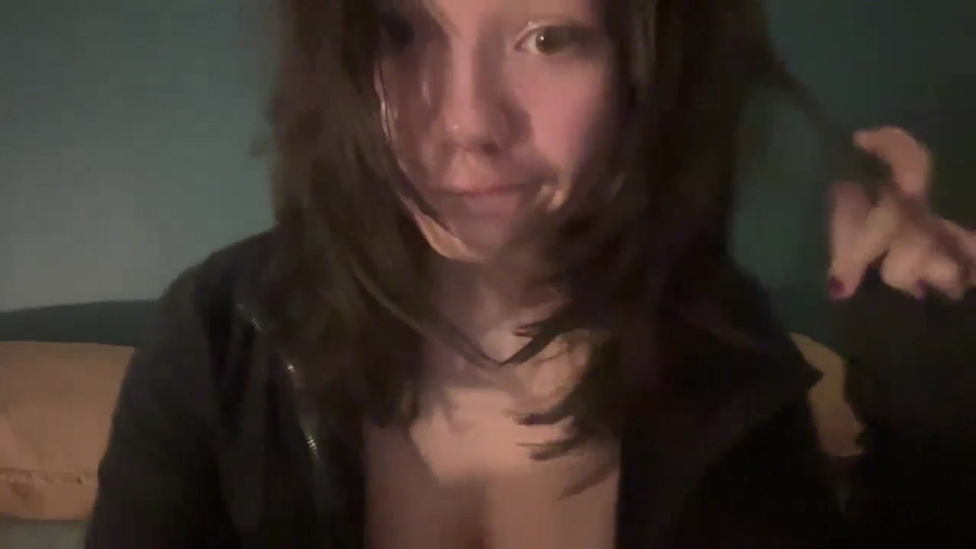 Gallery image thumbnail from imava's myfreecams stream on, 05/20/2024, 08:16 image 14 of 20