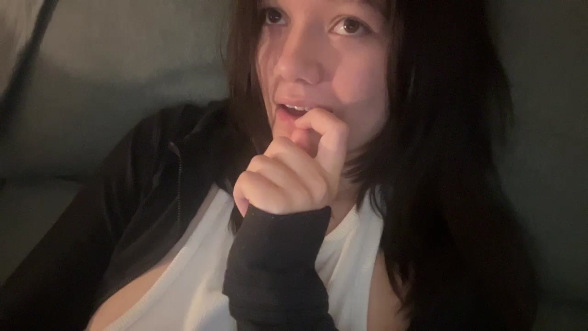 Gallery image thumbnail from imava's myfreecams stream on, 06/01/2024, 24:38 image 17 of 20
