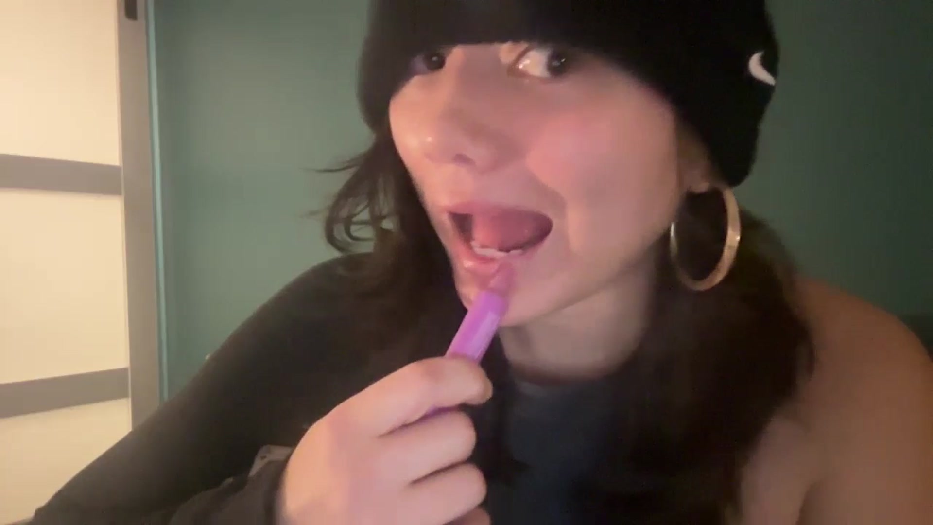 Gallery image thumbnail from imava's myfreecams stream on, 06/04/2024, 11:08 image 4 of 20