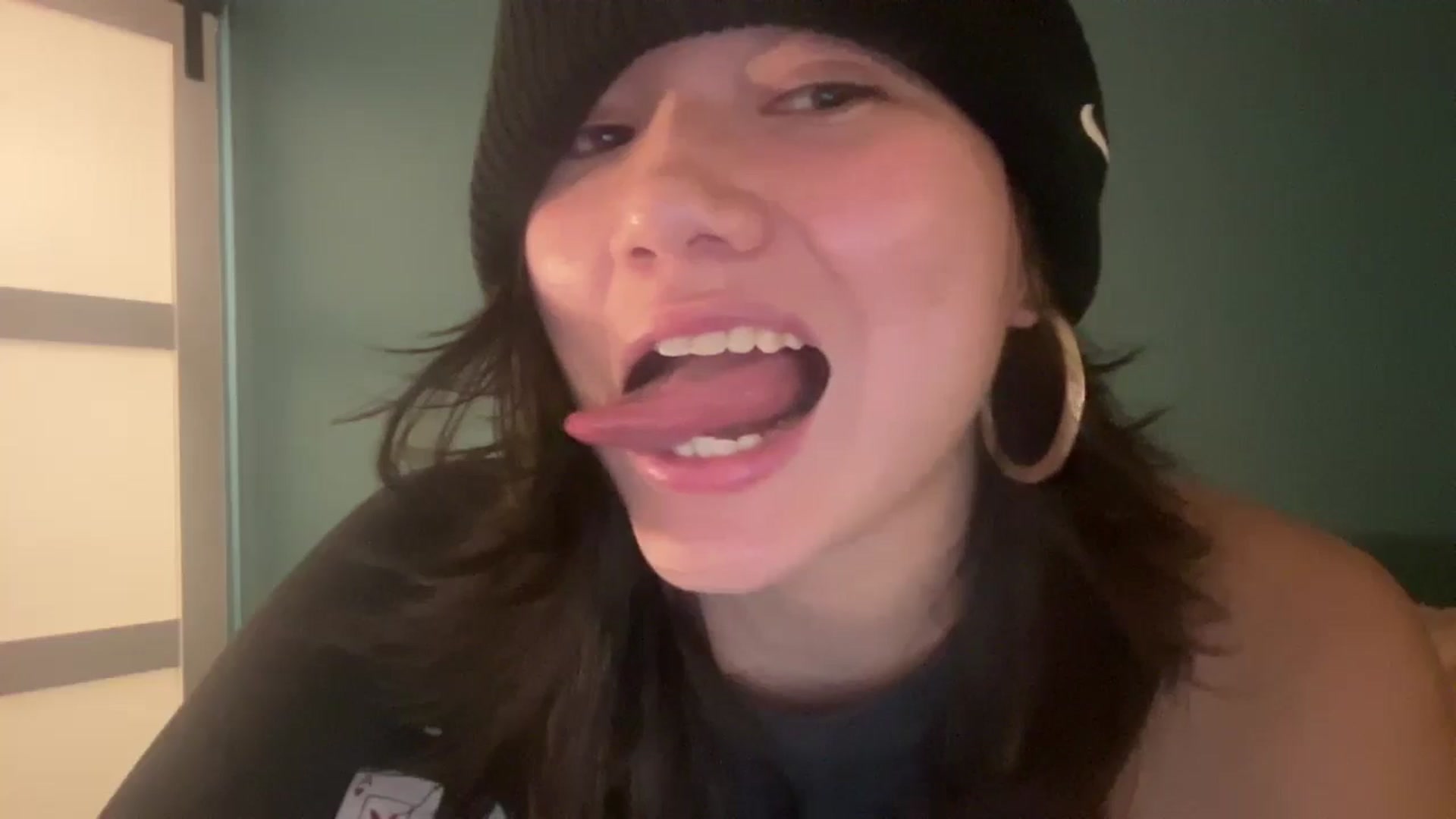 Gallery image thumbnail from imava's myfreecams stream on, 06/04/2024, 11:08 image 7 of 20