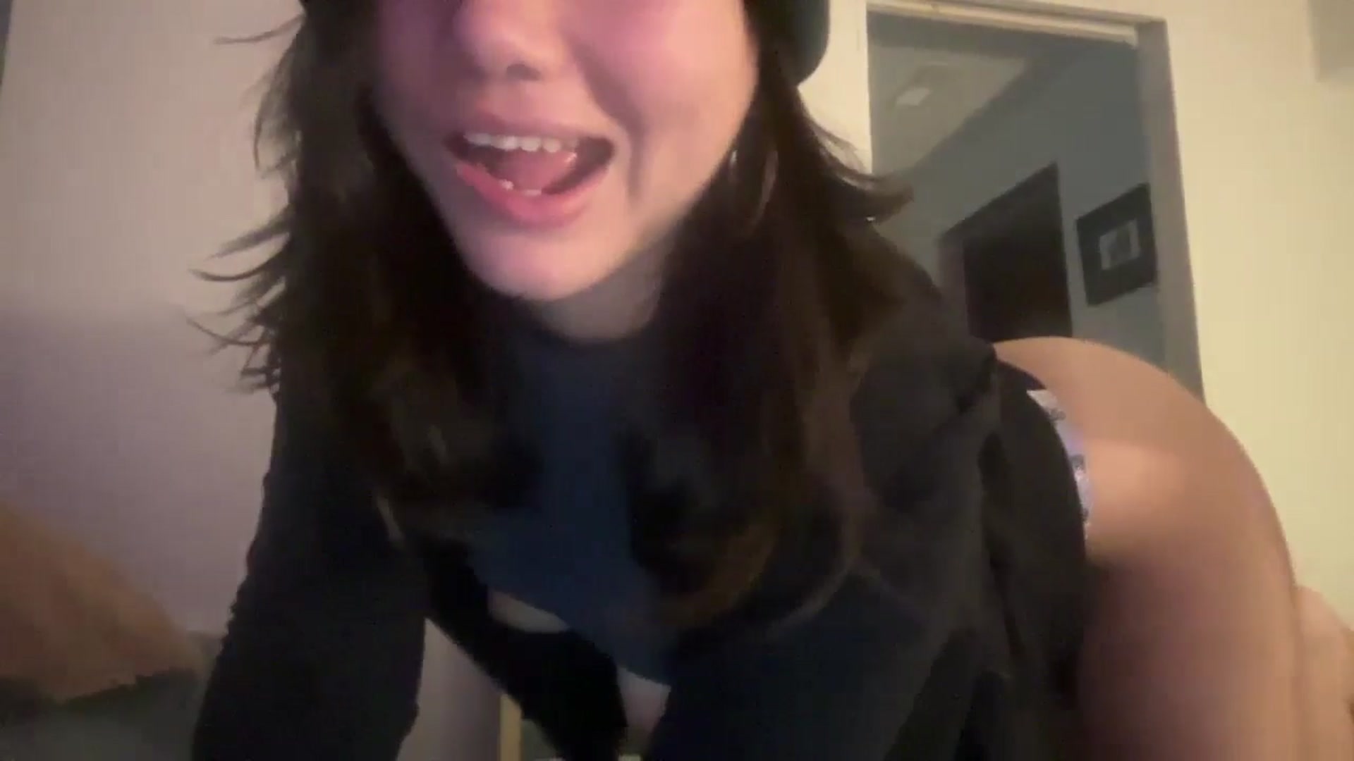 Gallery image thumbnail from imava's myfreecams stream on, 06/04/2024, 21:01 image 16 of 20
