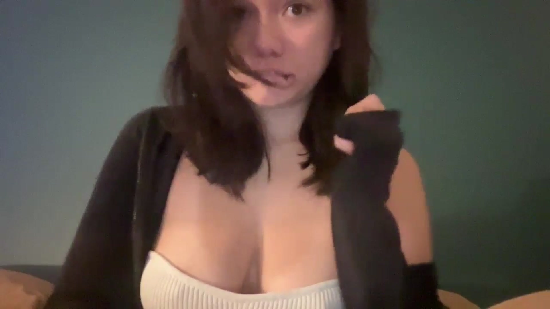 Gallery image thumbnail from imava's myfreecams stream on, 06/08/2024, 21:32 image 11 of 20