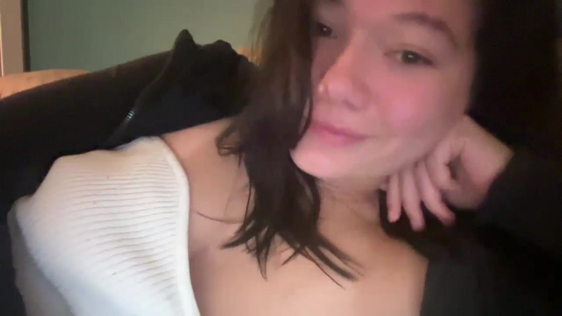 Gallery image thumbnail from imava's myfreecams stream on, 06/09/2024, 03:30 image 3 of 20