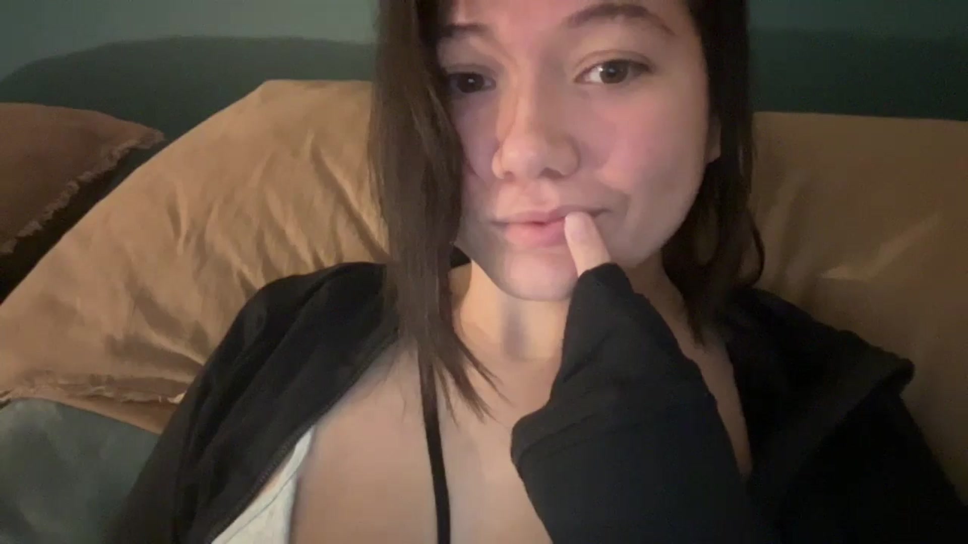 Gallery image thumbnail from imava's myfreecams stream on, 06/09/2024, 23:21 image 6 of 20