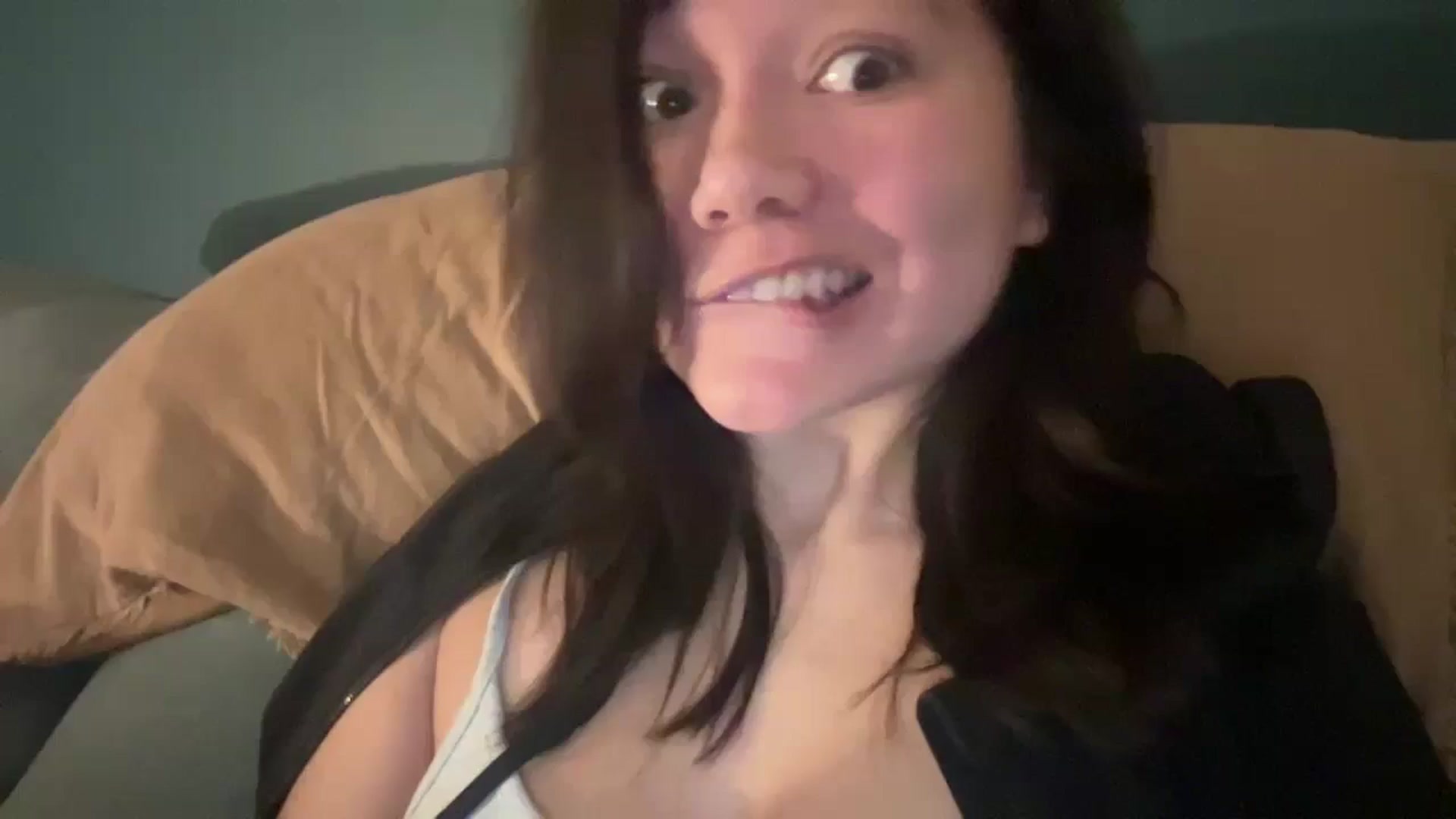 Gallery image thumbnail from imava's myfreecams stream on, 06/10/2024, 03:02 image 13 of 20