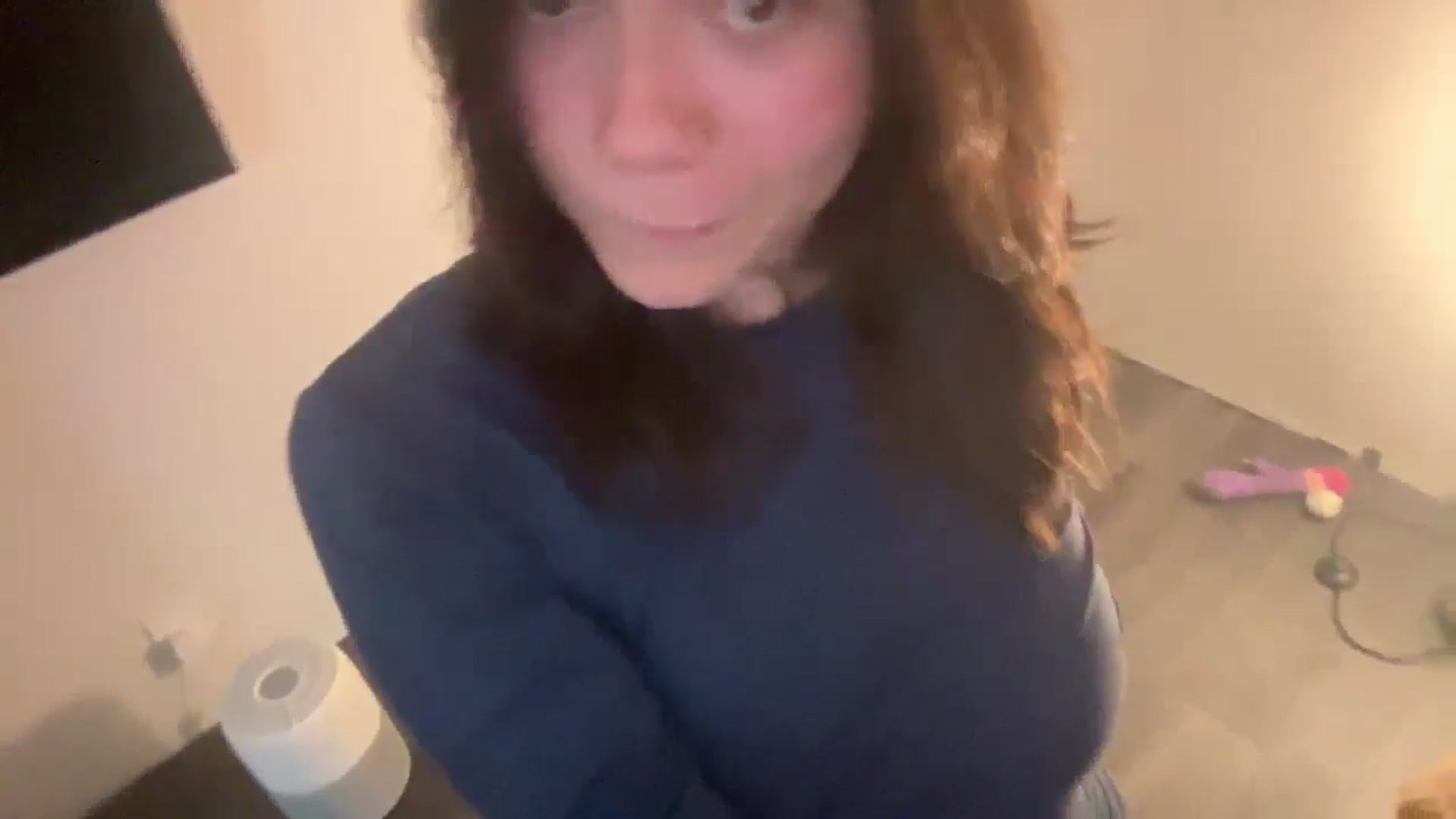 Gallery image thumbnail from imava's myfreecams stream on, 06/10/2024, 08:47 image 6 of 20