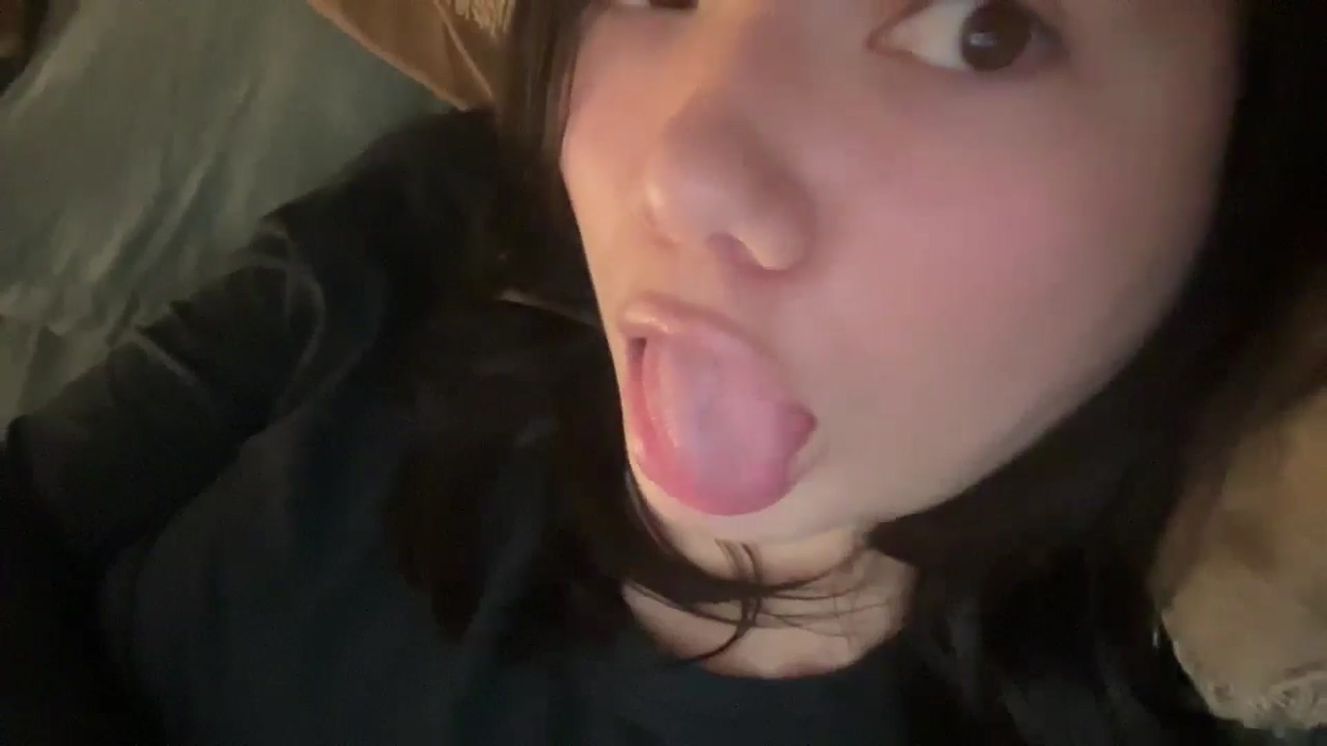 Gallery image thumbnail from imava's myfreecams stream on, 06/13/2024, 24:05 image 8 of 20