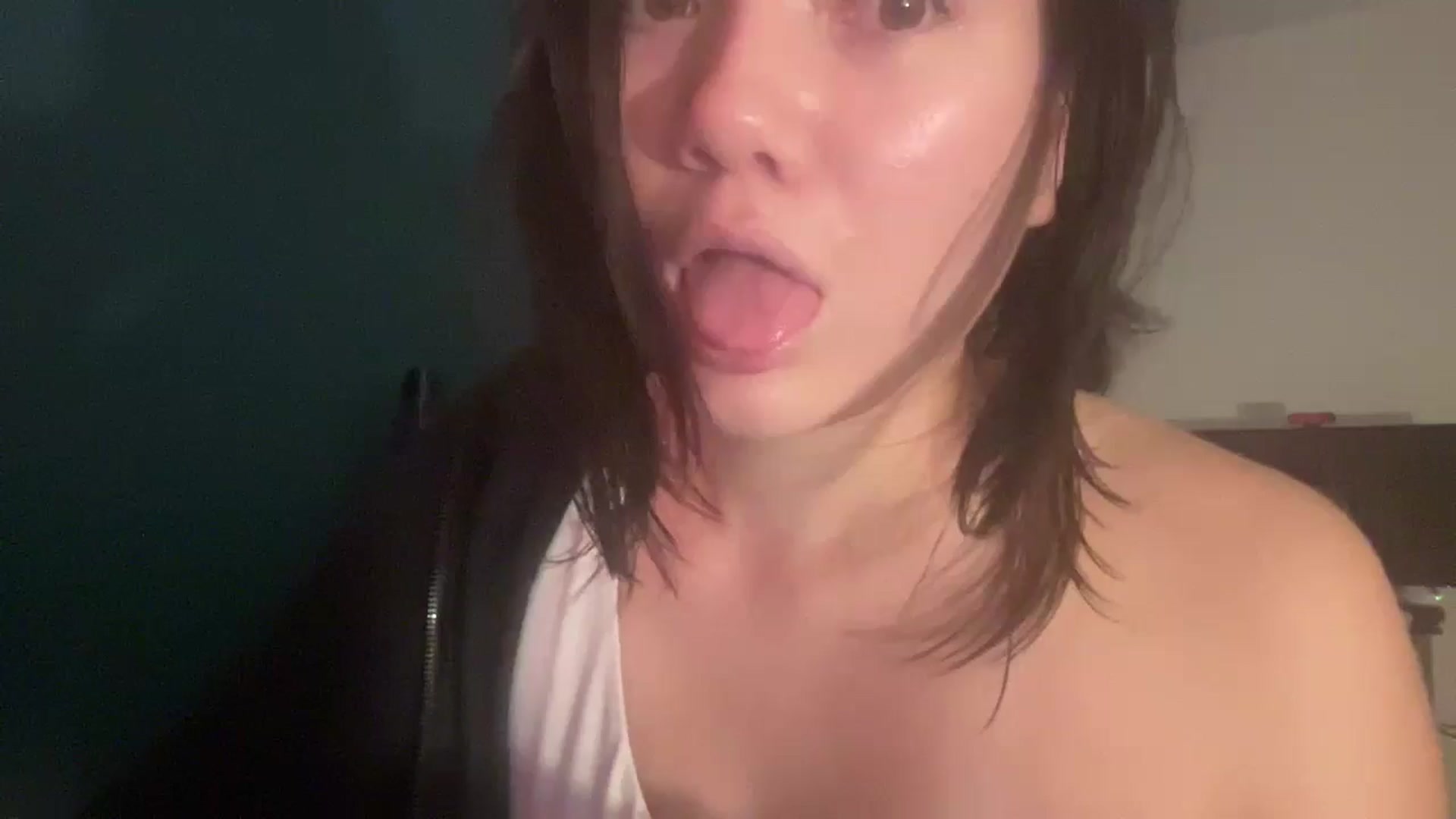 Gallery image thumbnail from imava's myfreecams stream on, 06/17/2024, 09:01 image 17 of 20
