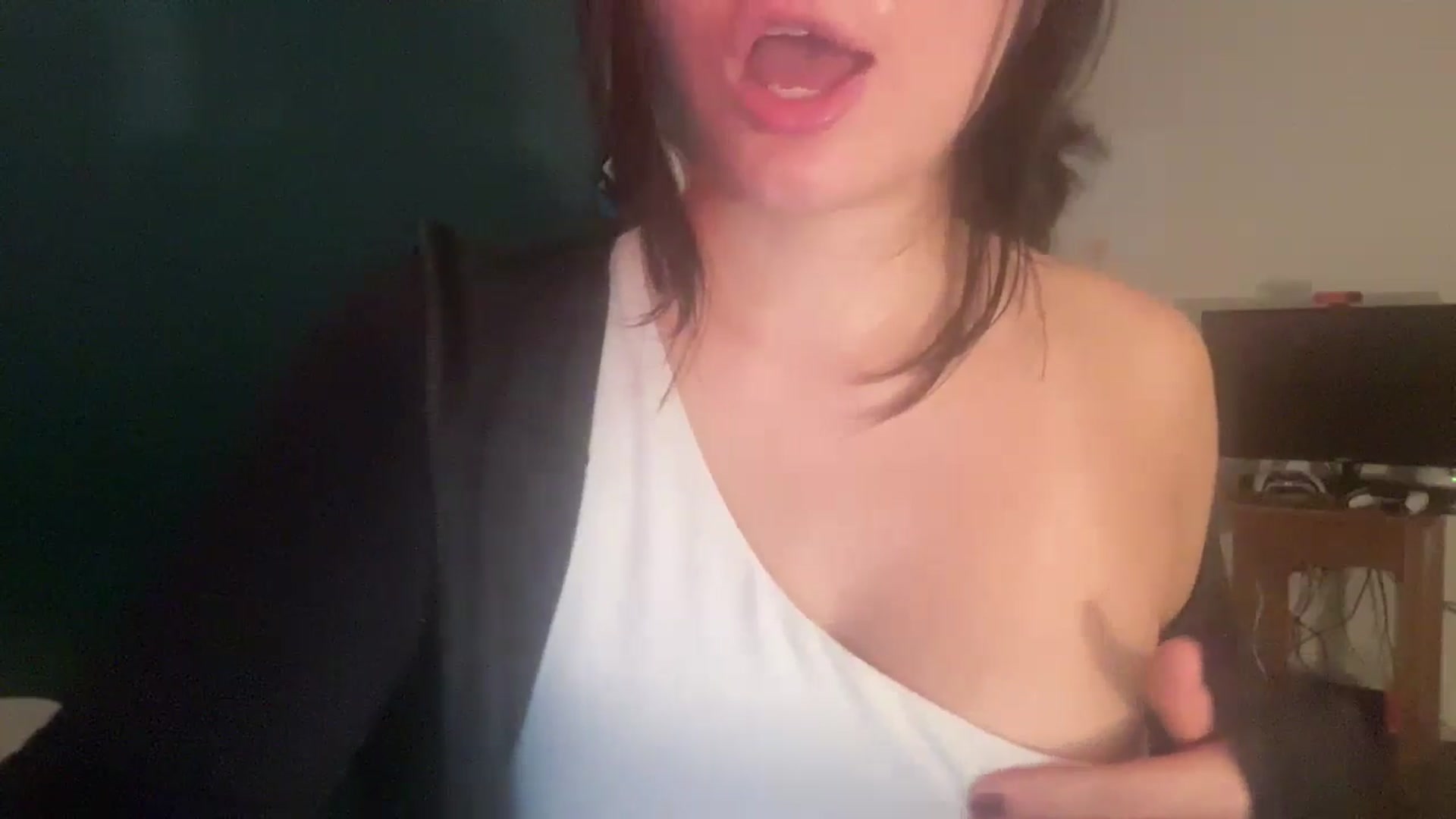 Gallery image thumbnail from imava's myfreecams stream on, 06/17/2024, 09:01 image 12 of 20