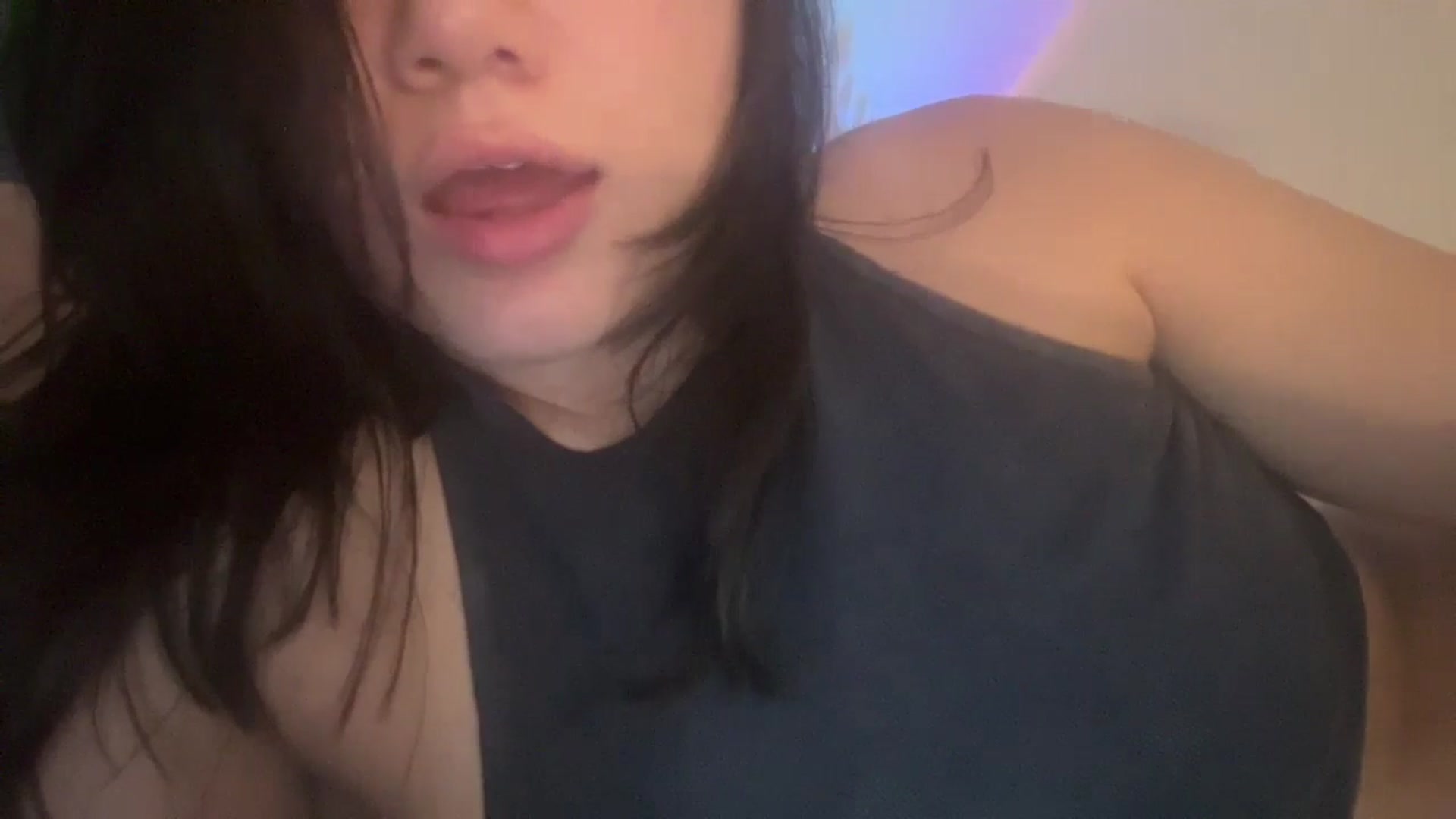Gallery image thumbnail from imava's myfreecams stream on, 06/20/2024, 07:36 image 7 of 20