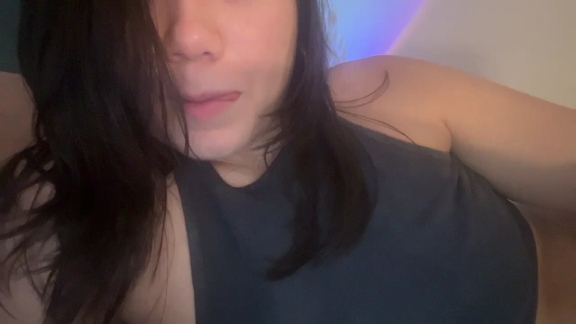 Gallery image thumbnail from imava's myfreecams stream on, 06/20/2024, 07:36 image 5 of 20