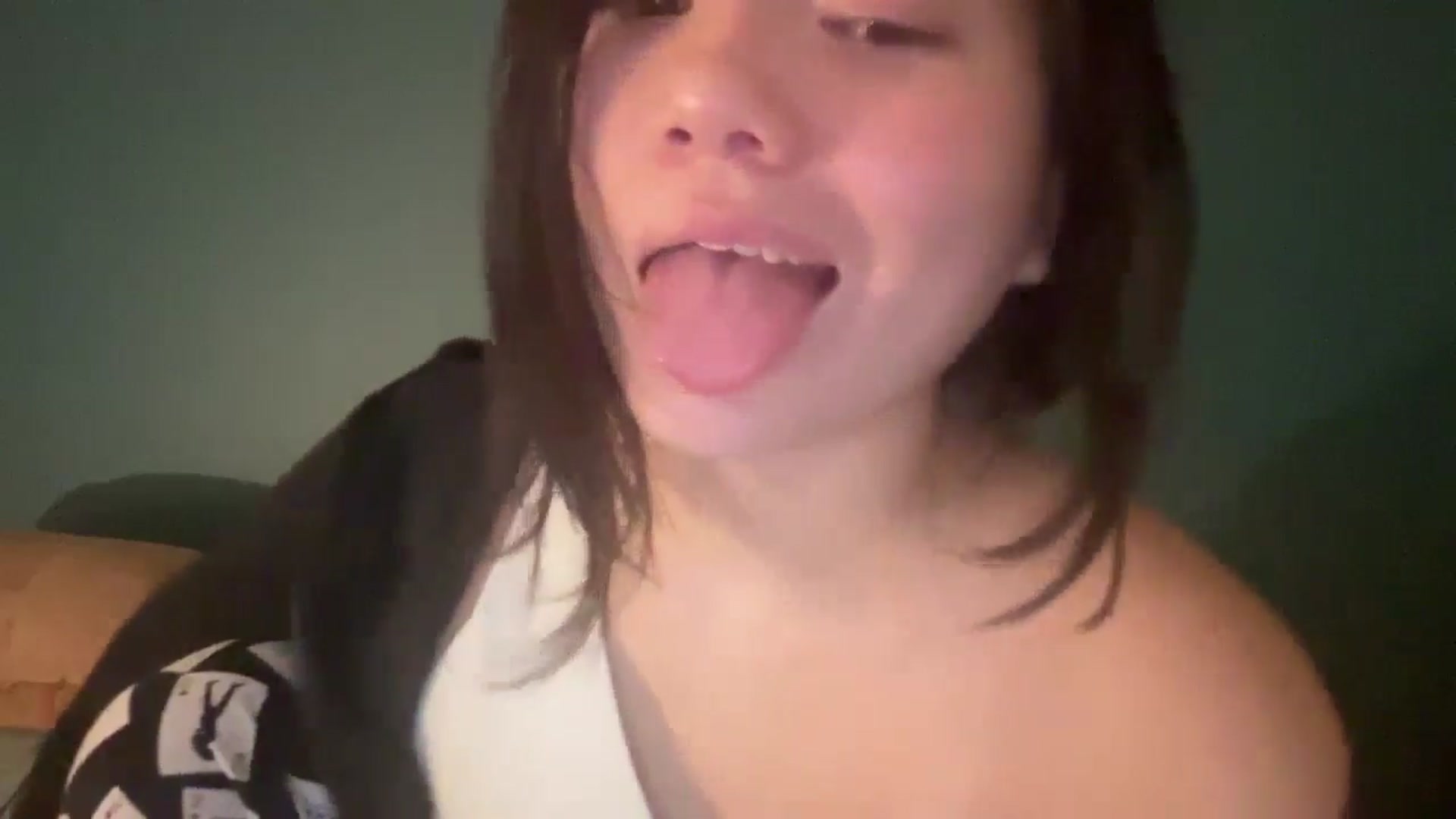 Gallery image thumbnail from imava's myfreecams stream on, 06/25/2024, 09:12 image 6 of 20