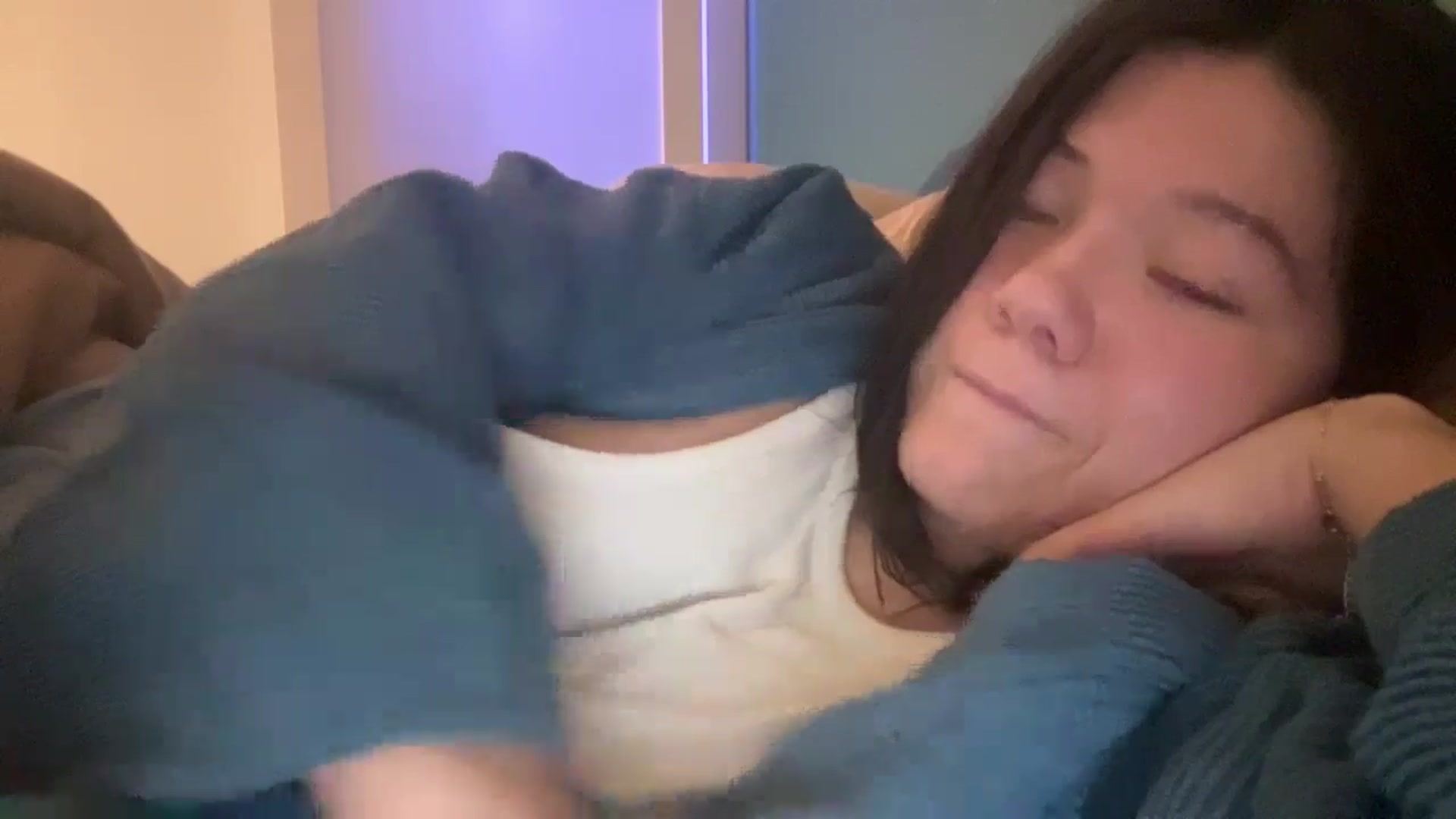 Gallery image thumbnail from imava's myfreecams stream on, 06/27/2024, 10:54 image 17 of 20