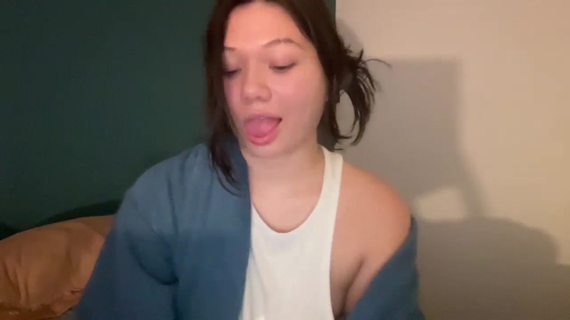 Gallery image thumbnail from imava's myfreecams stream on, 06/27/2024, 10:54 image 5 of 20