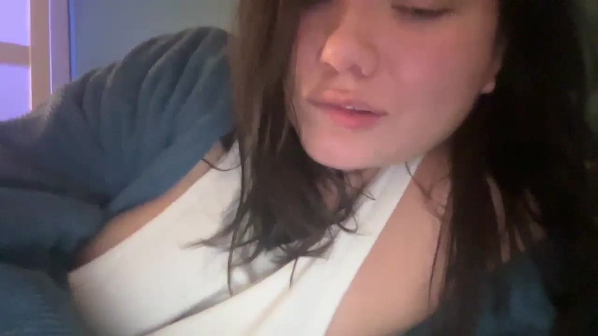 Gallery image thumbnail from imava's myfreecams stream on, 06/27/2024, 12:44 image 9 of 20