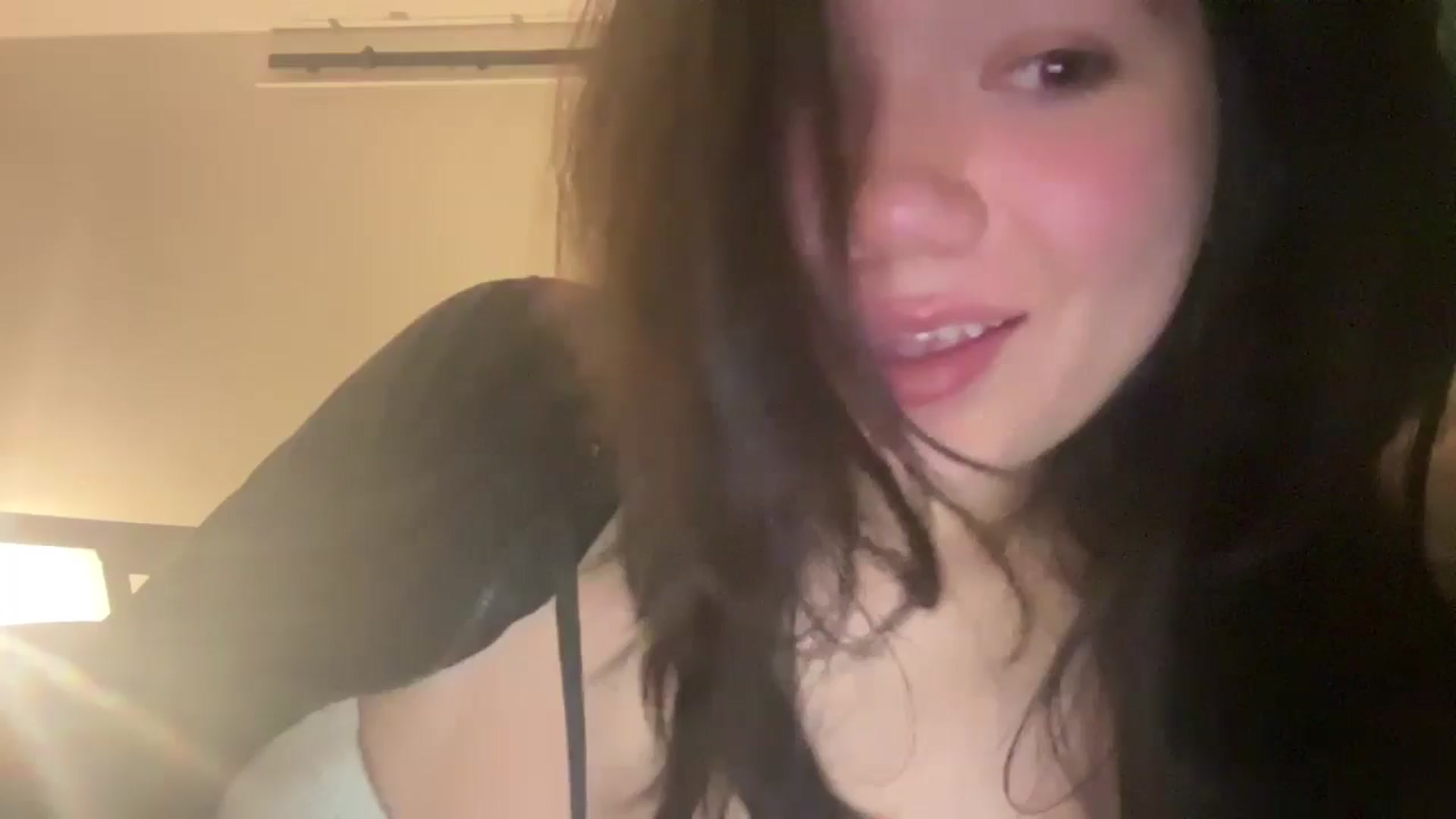 Gallery image thumbnail from imava's myfreecams stream on, 07/15/2024, 10:18 image 19 of 20