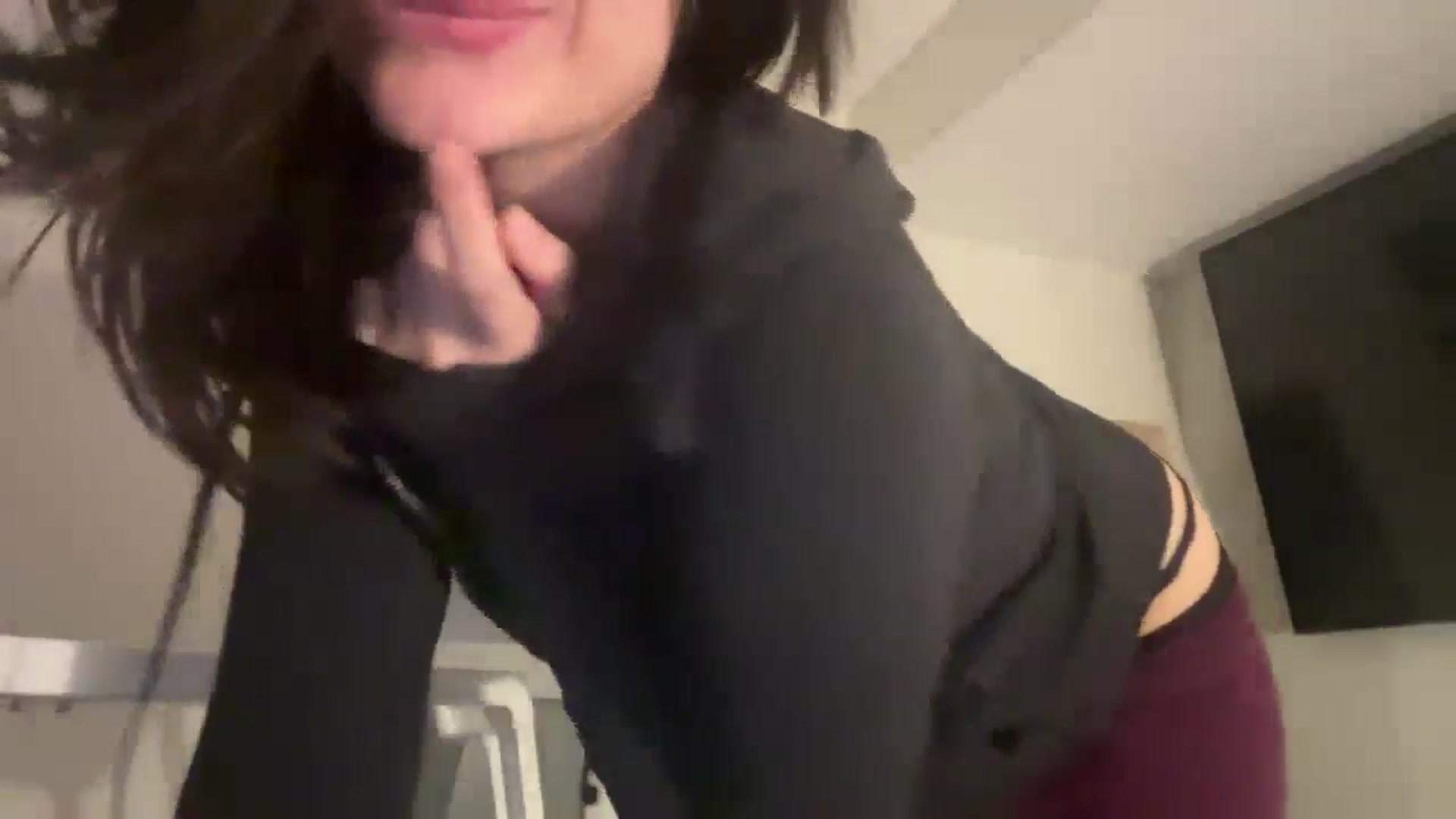 Gallery image thumbnail from imava's myfreecams stream on, 07/26/2024, 02:33 image 5 of 20