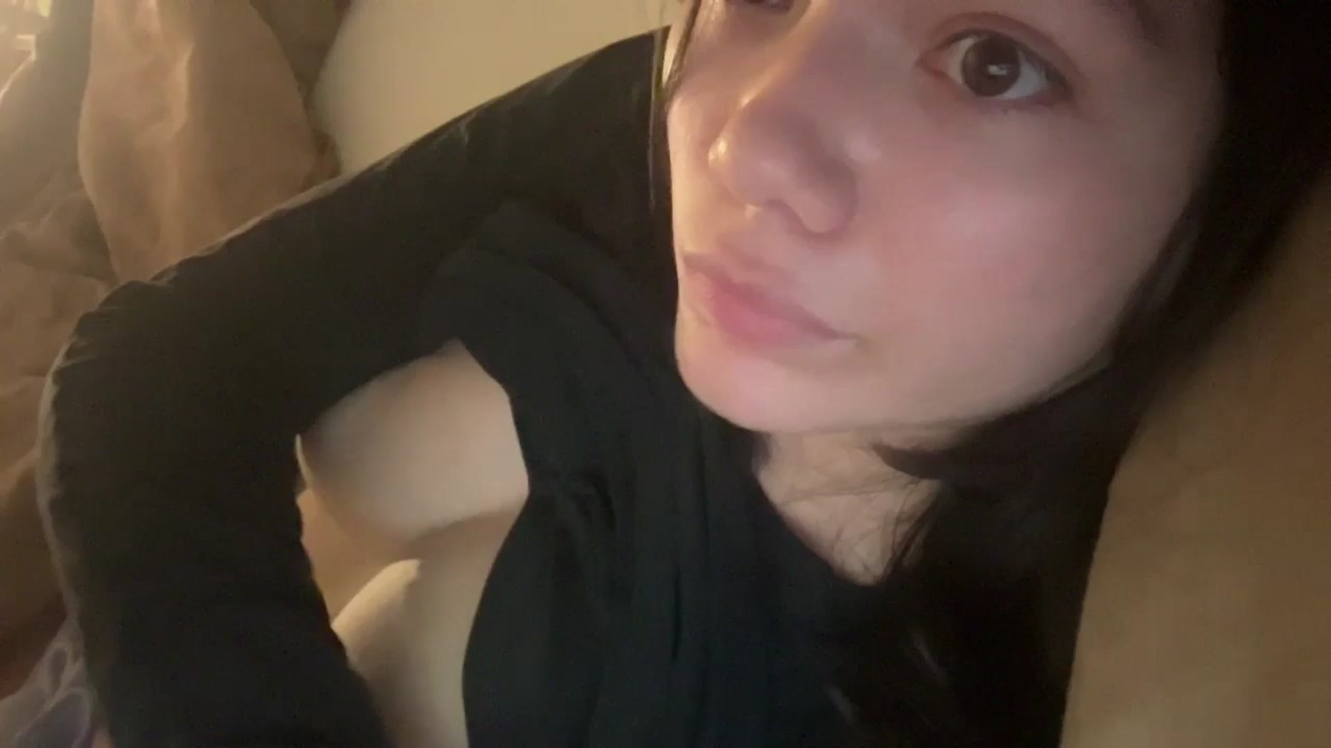 Gallery image thumbnail from imava's myfreecams stream on, 08/08/2024, 01:01 image 6 of 20