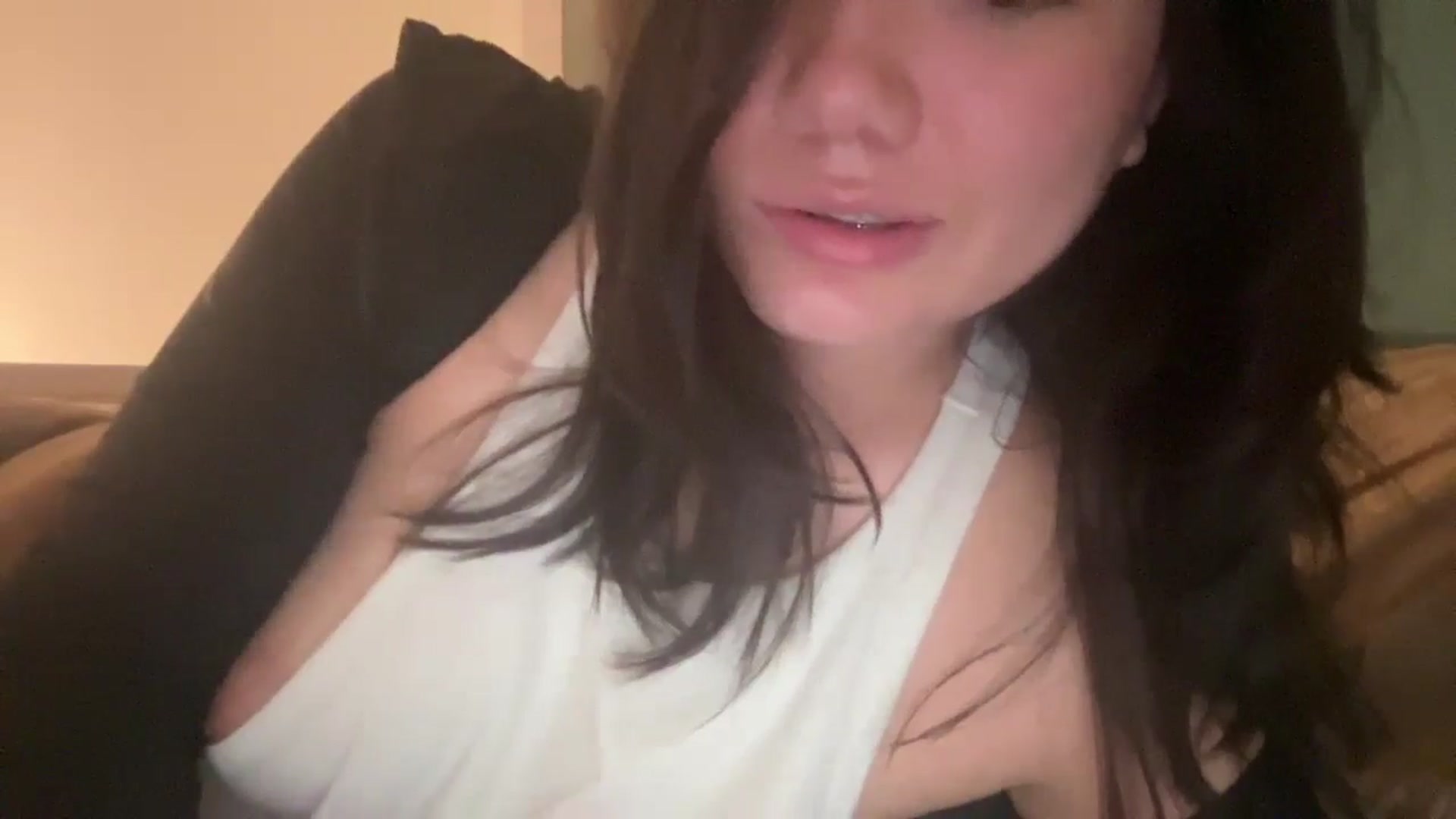 Gallery image thumbnail from imava's myfreecams stream on, 08/18/2024, 23:13 image 19 of 20