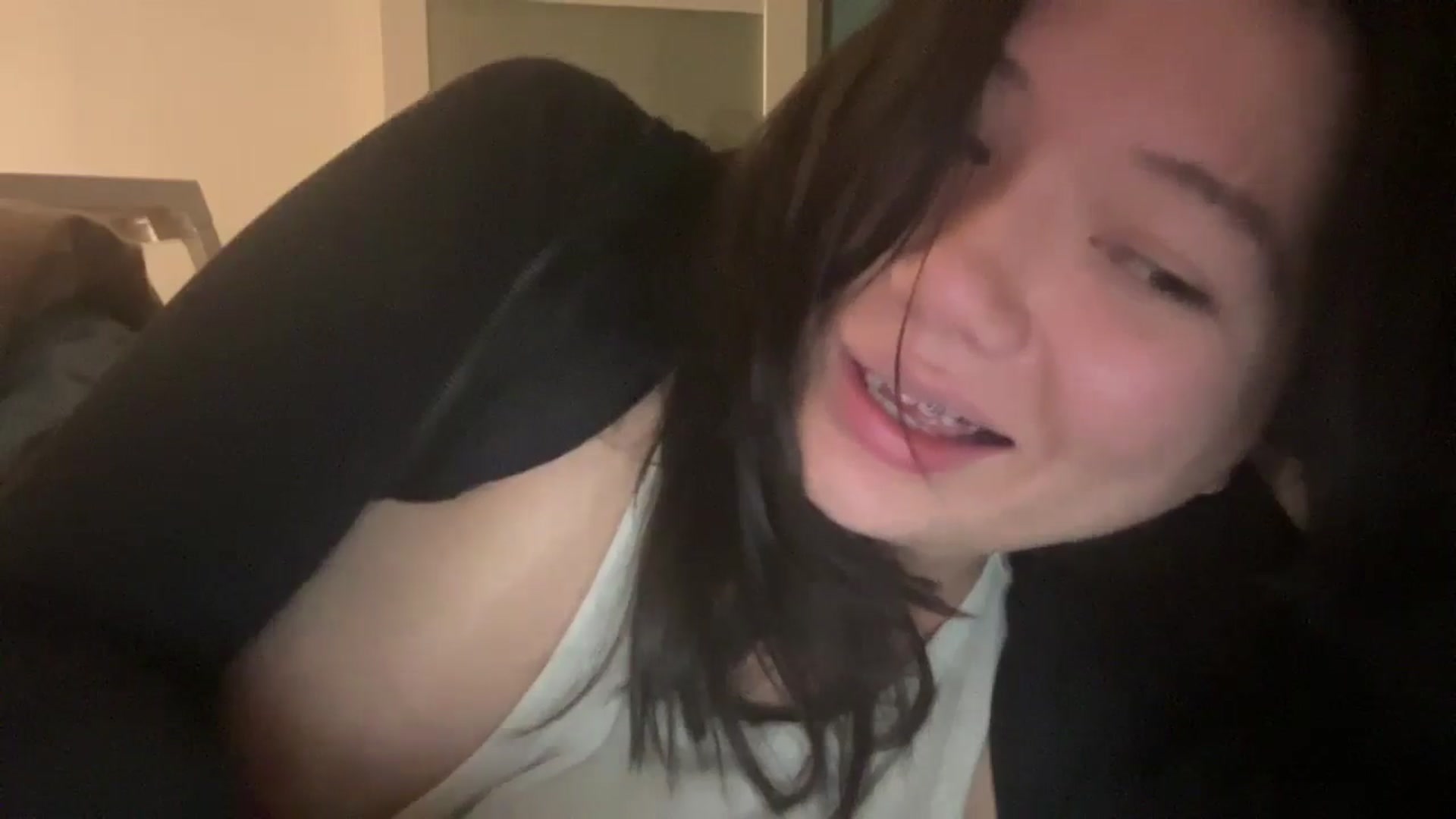 Gallery image thumbnail from imava's myfreecams stream on, 08/19/2024, 24:17 image 20 of 20
