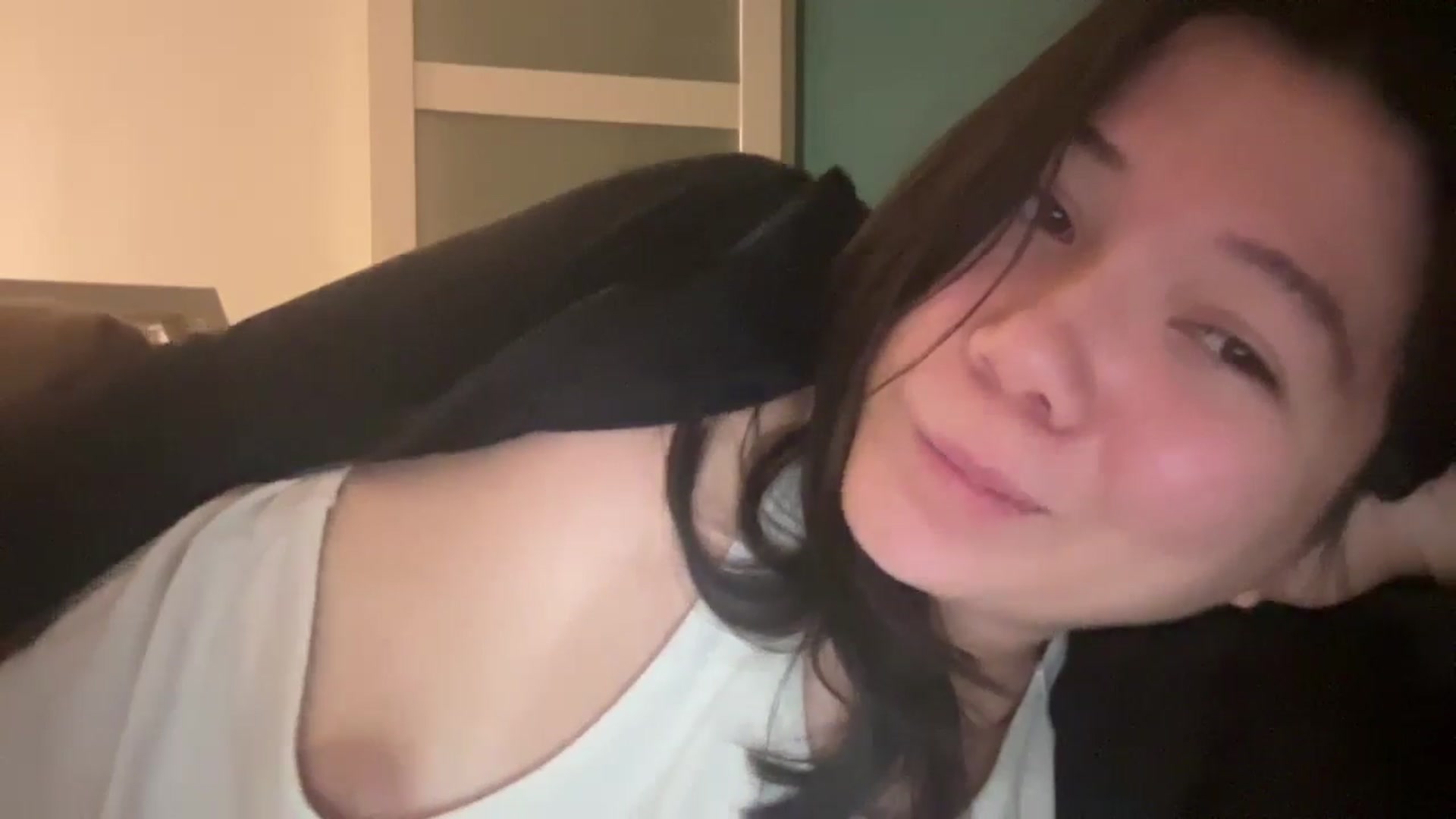 Gallery image thumbnail from imava's myfreecams stream on, 08/19/2024, 24:17 image 19 of 20
