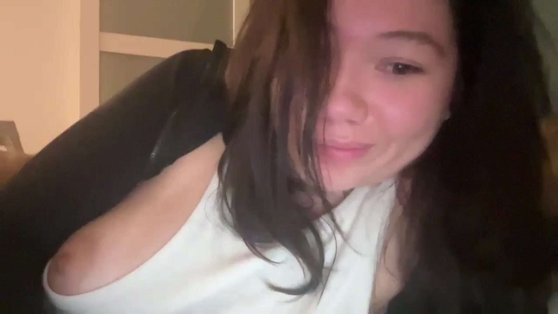 Gallery image thumbnail from imava's myfreecams stream on, 08/19/2024, 24:17 image 14 of 20