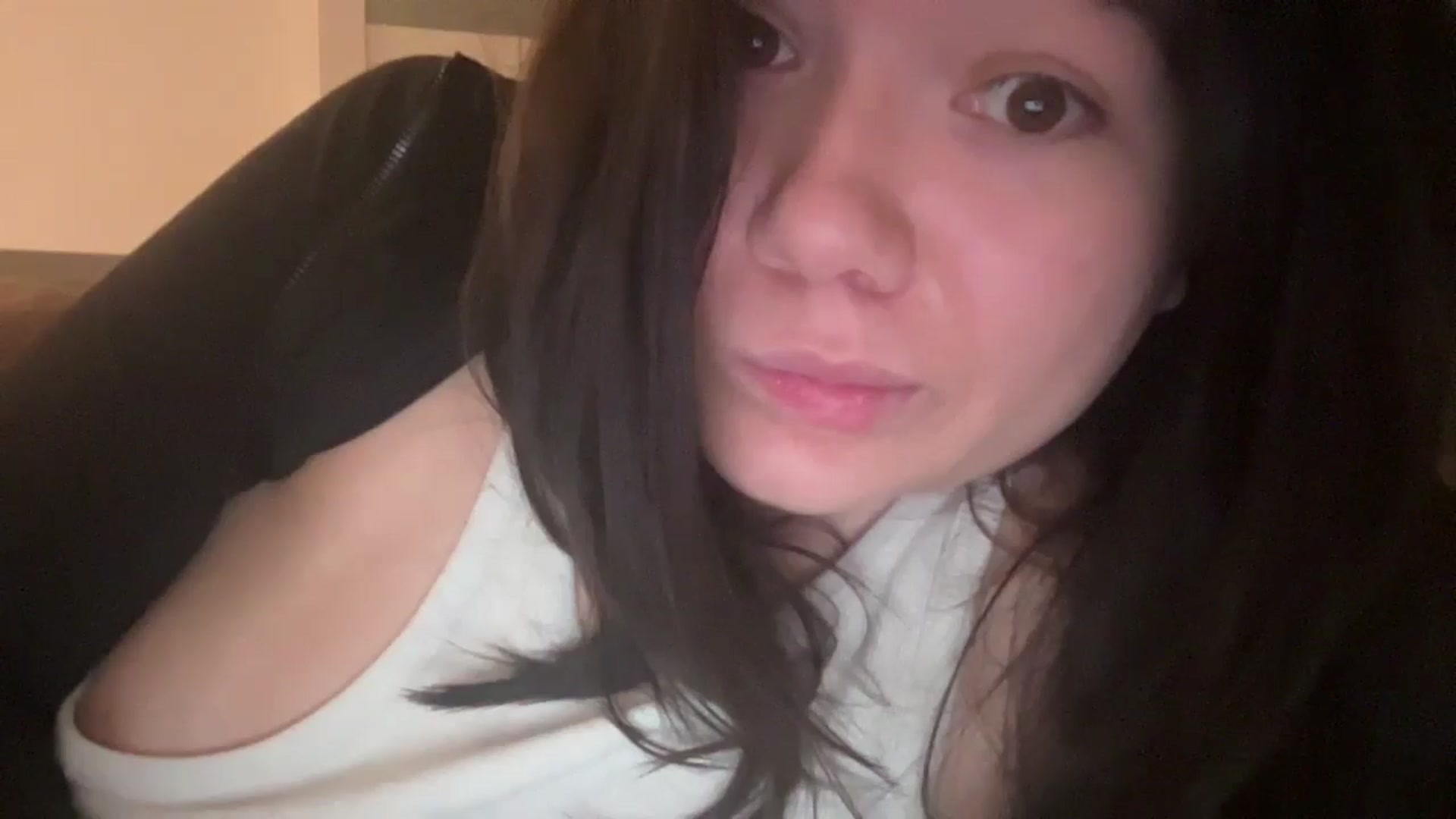 Gallery image thumbnail from imava's myfreecams stream on, 08/19/2024, 24:17 image 17 of 20