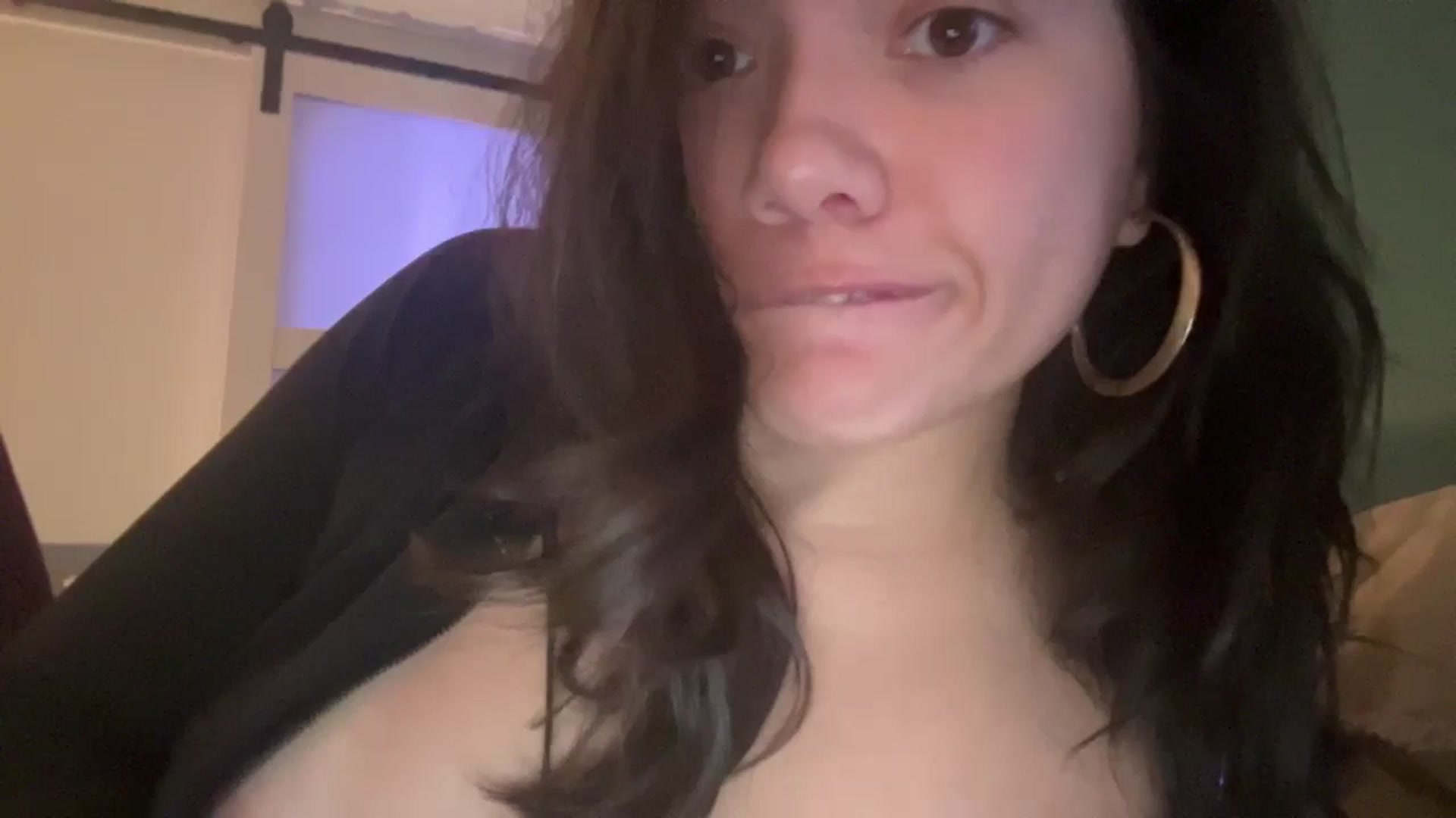 Gallery image thumbnail from imava's myfreecams stream on, 08/30/2024, 01:17 image 2 of 20