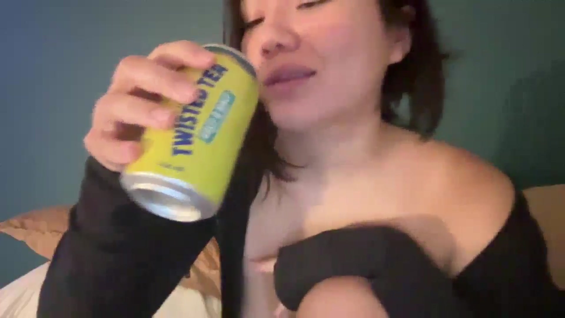 Gallery image thumbnail from imava's myfreecams stream on, 08/31/2024, 03:56 image 17 of 20