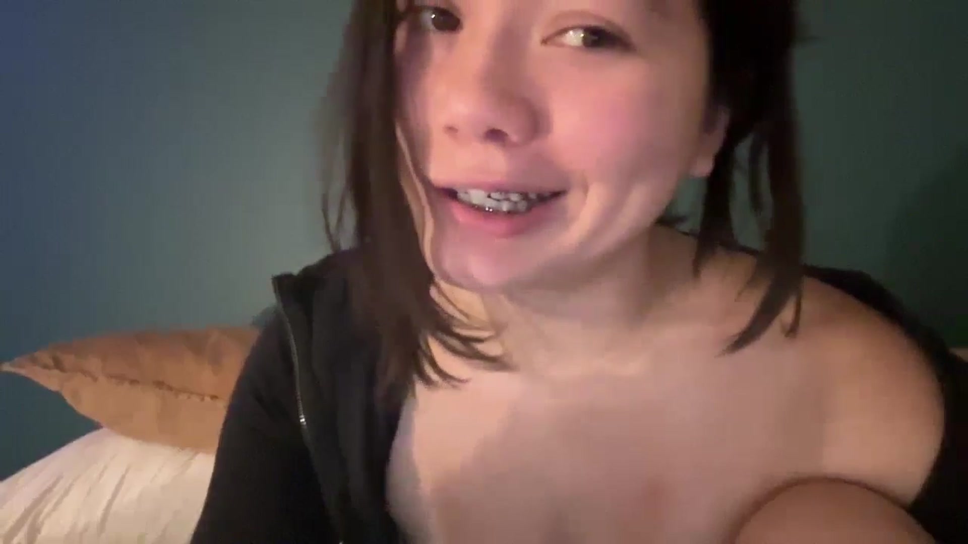 Gallery image thumbnail from imava's myfreecams stream on, 08/31/2024, 03:56 image 16 of 20