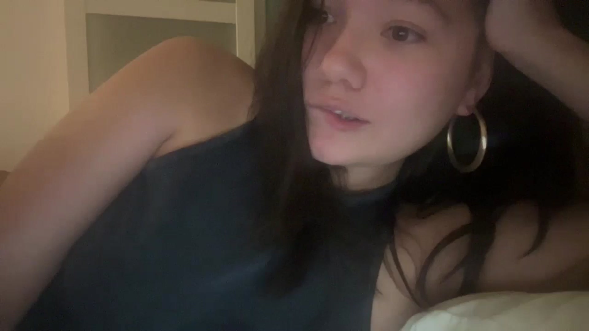 Gallery image thumbnail from imava's myfreecams stream on, 09/01/2024, 03:18 image 16 of 20