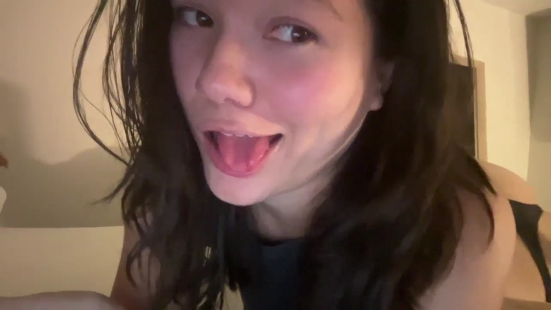 Gallery image thumbnail from imava's myfreecams stream on, 09/05/2024, 01:38 image 8 of 20