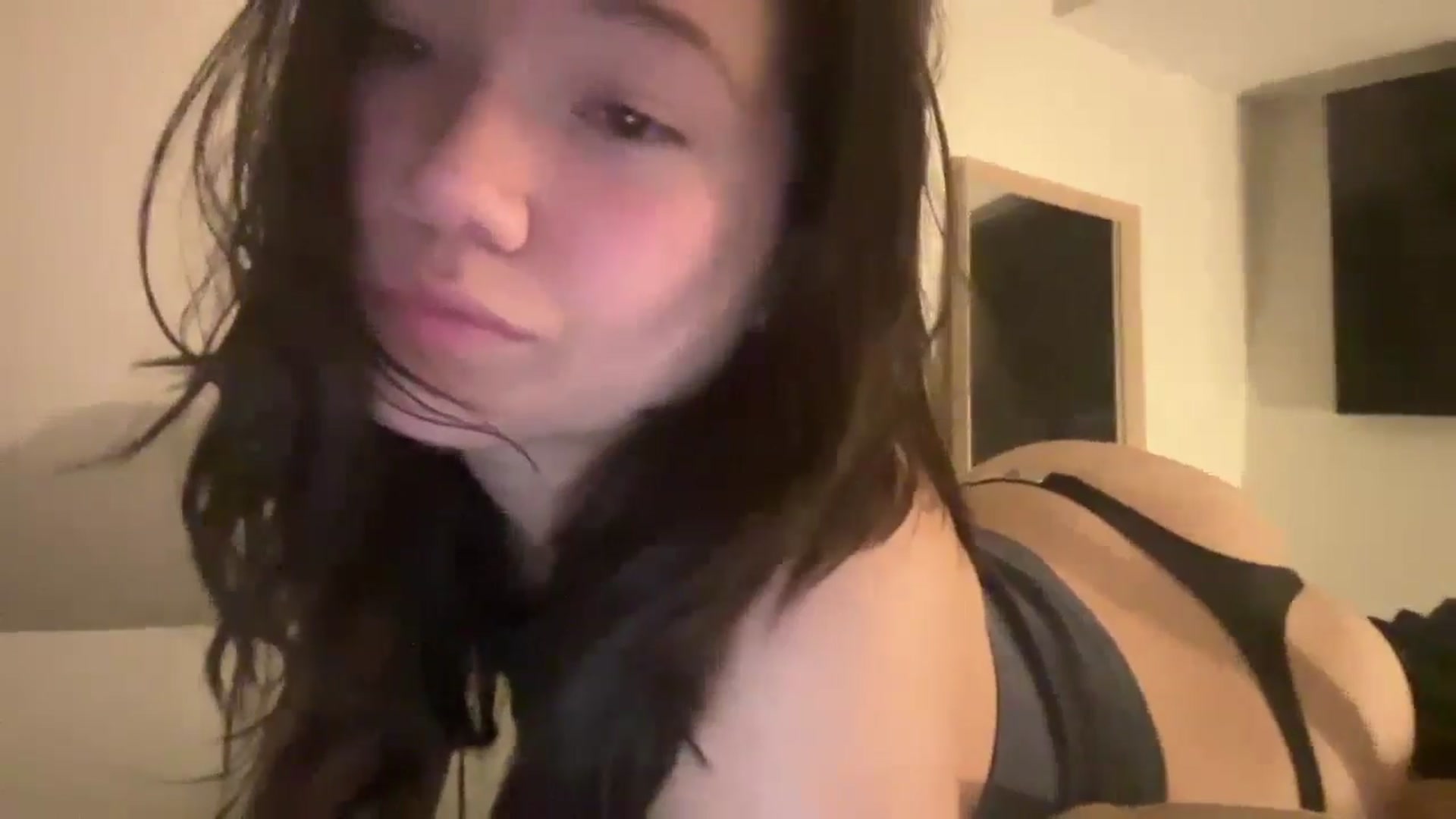 Gallery image thumbnail from imava's myfreecams stream on, 09/05/2024, 01:38 image 12 of 20