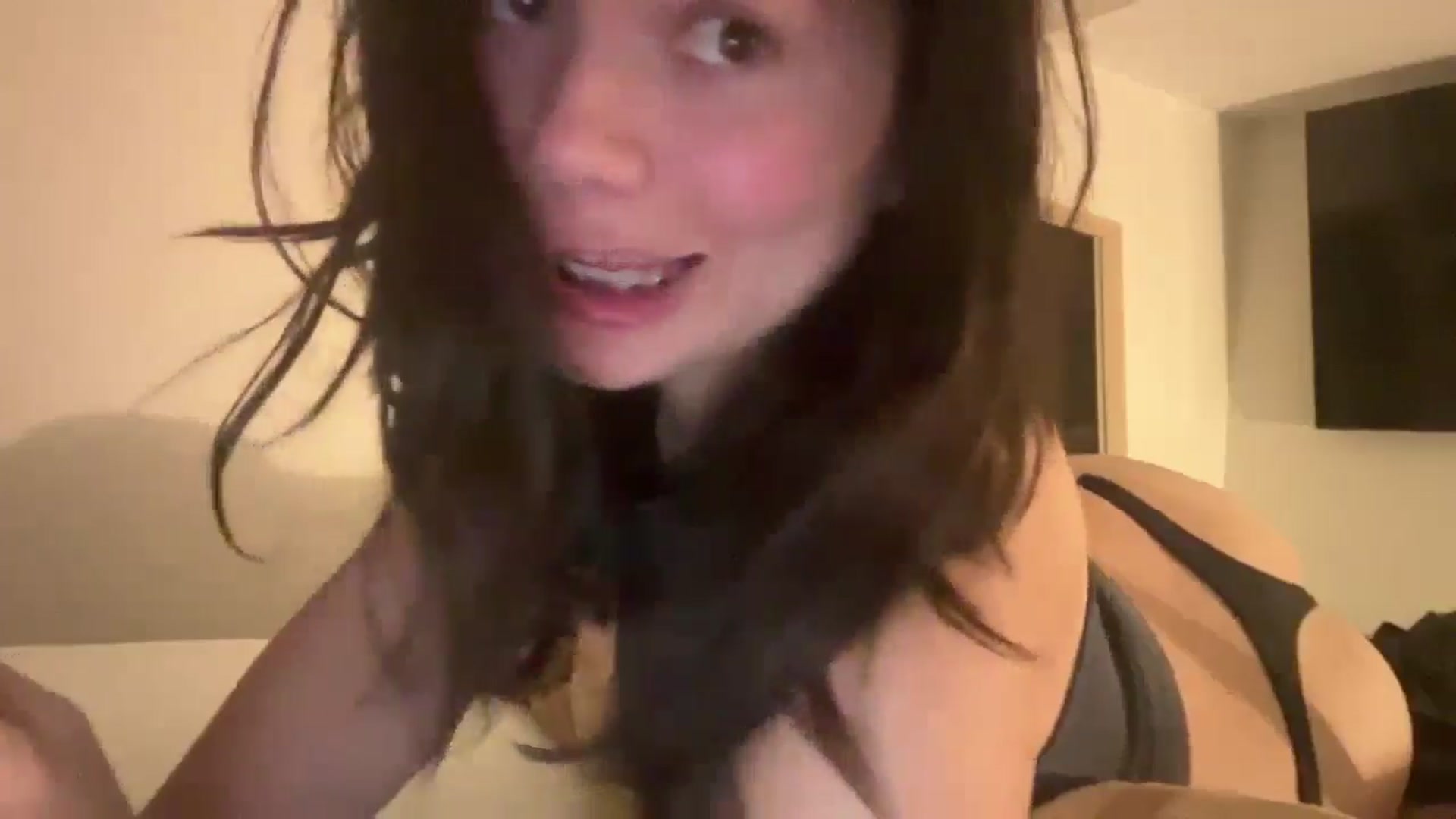 Gallery image thumbnail from imava's myfreecams stream on, 09/05/2024, 01:38 image 9 of 20